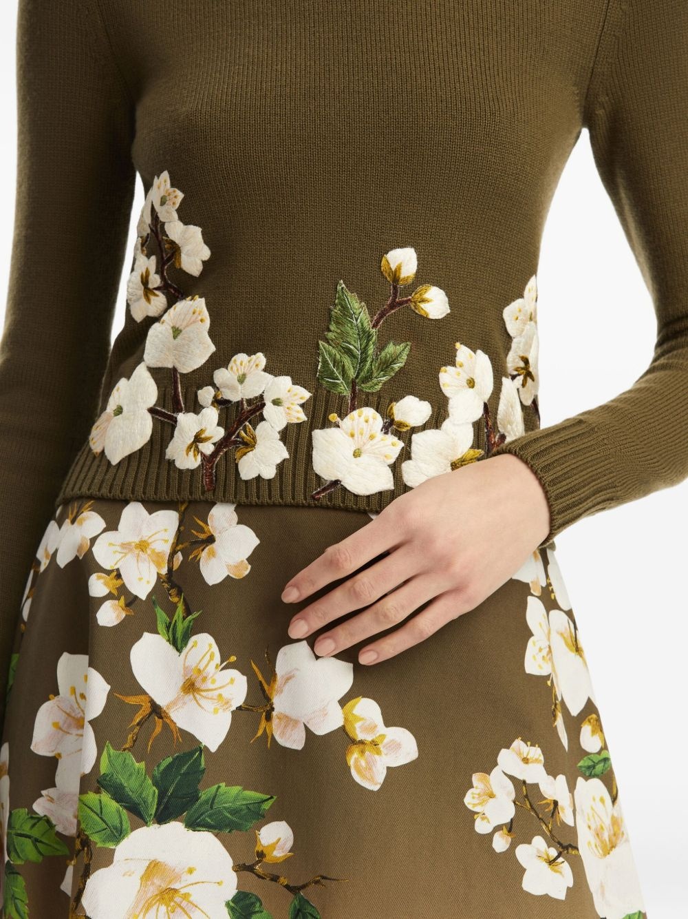 floral-embroidered sweater - 6