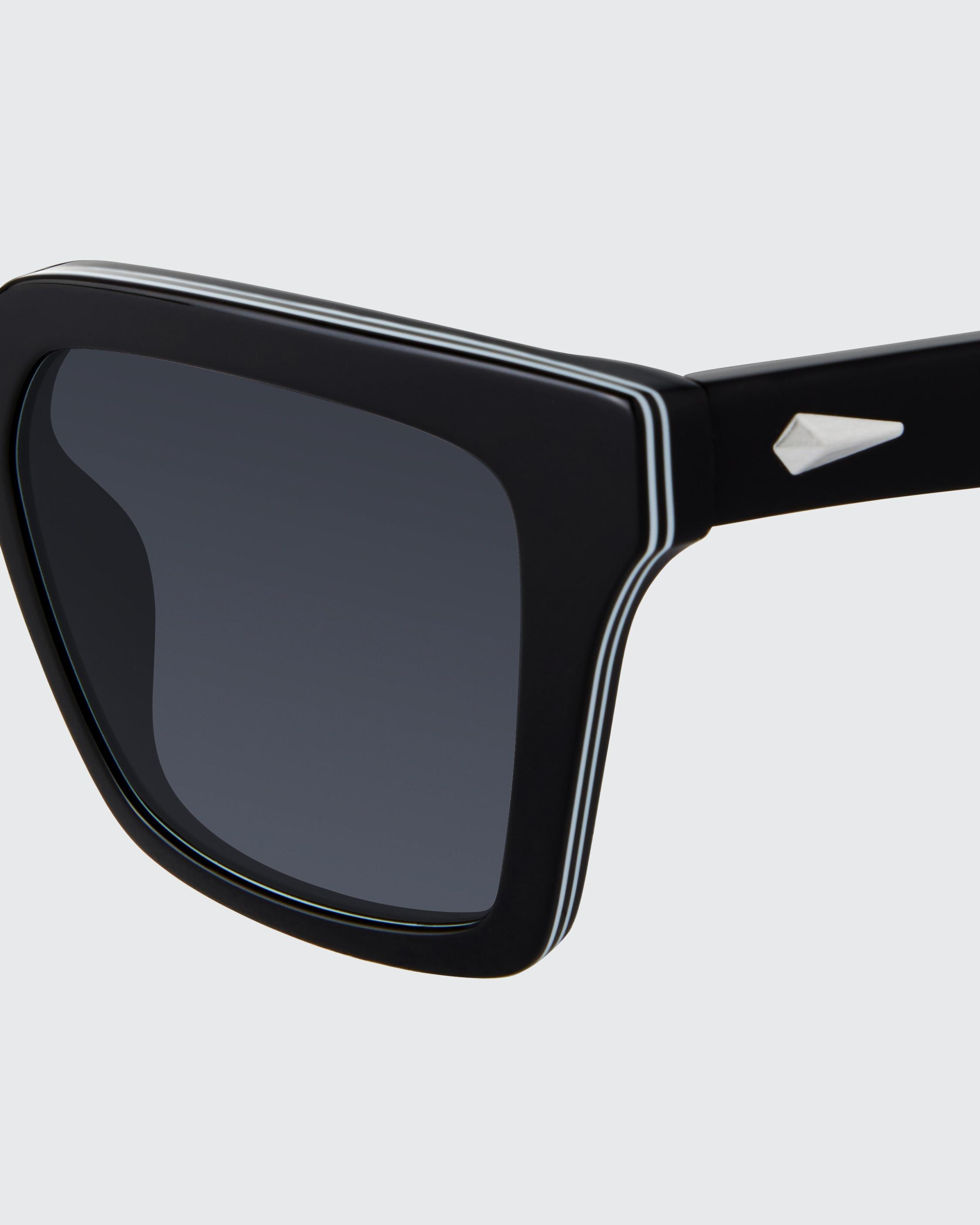 Zander
Square Sunglasses - 3