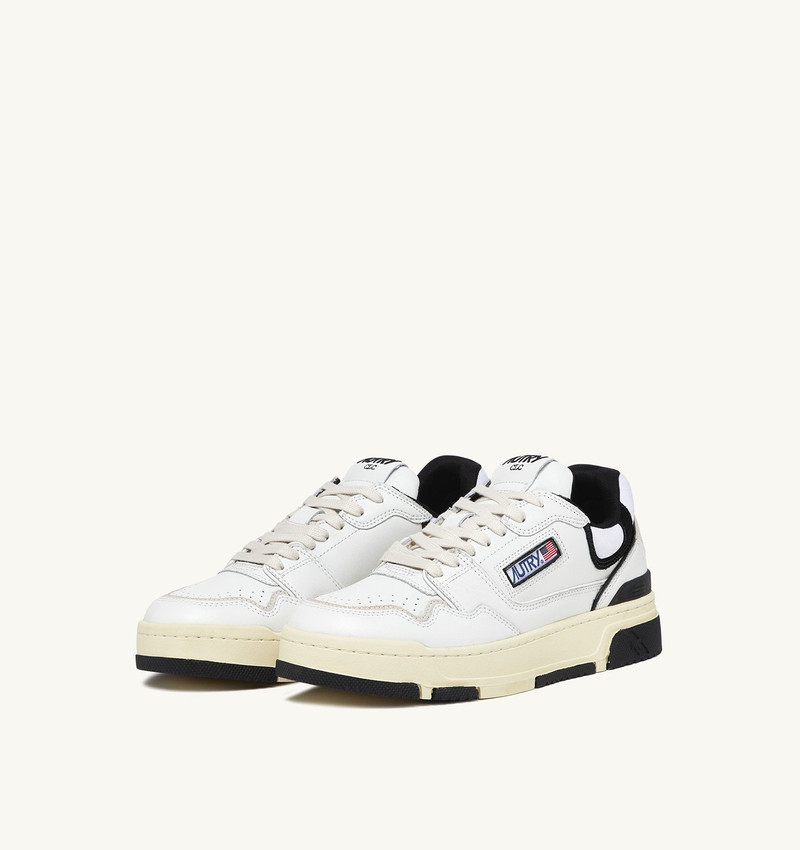 AUTRY CLC LOW SNEAKERS IN WHITE LEATHER AND BLACK SUEDE outlook