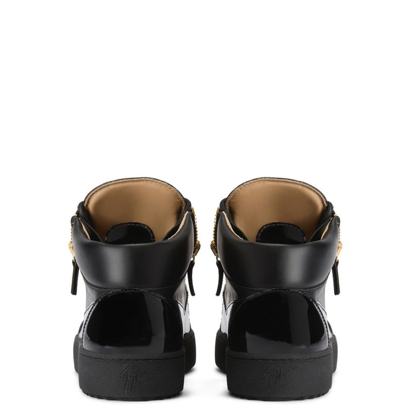Giuseppe Zanotti Kriss outlook