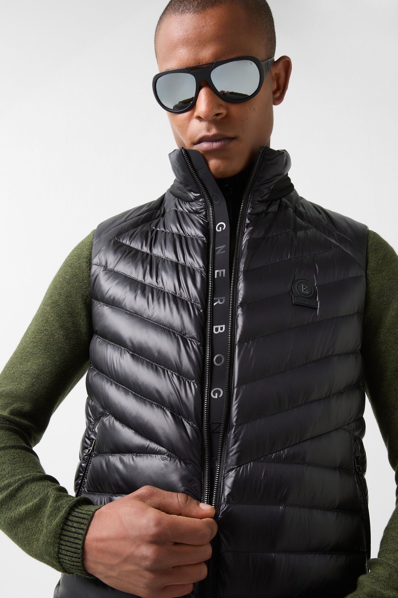 Lasse Lightweight down gilet in Black - 6