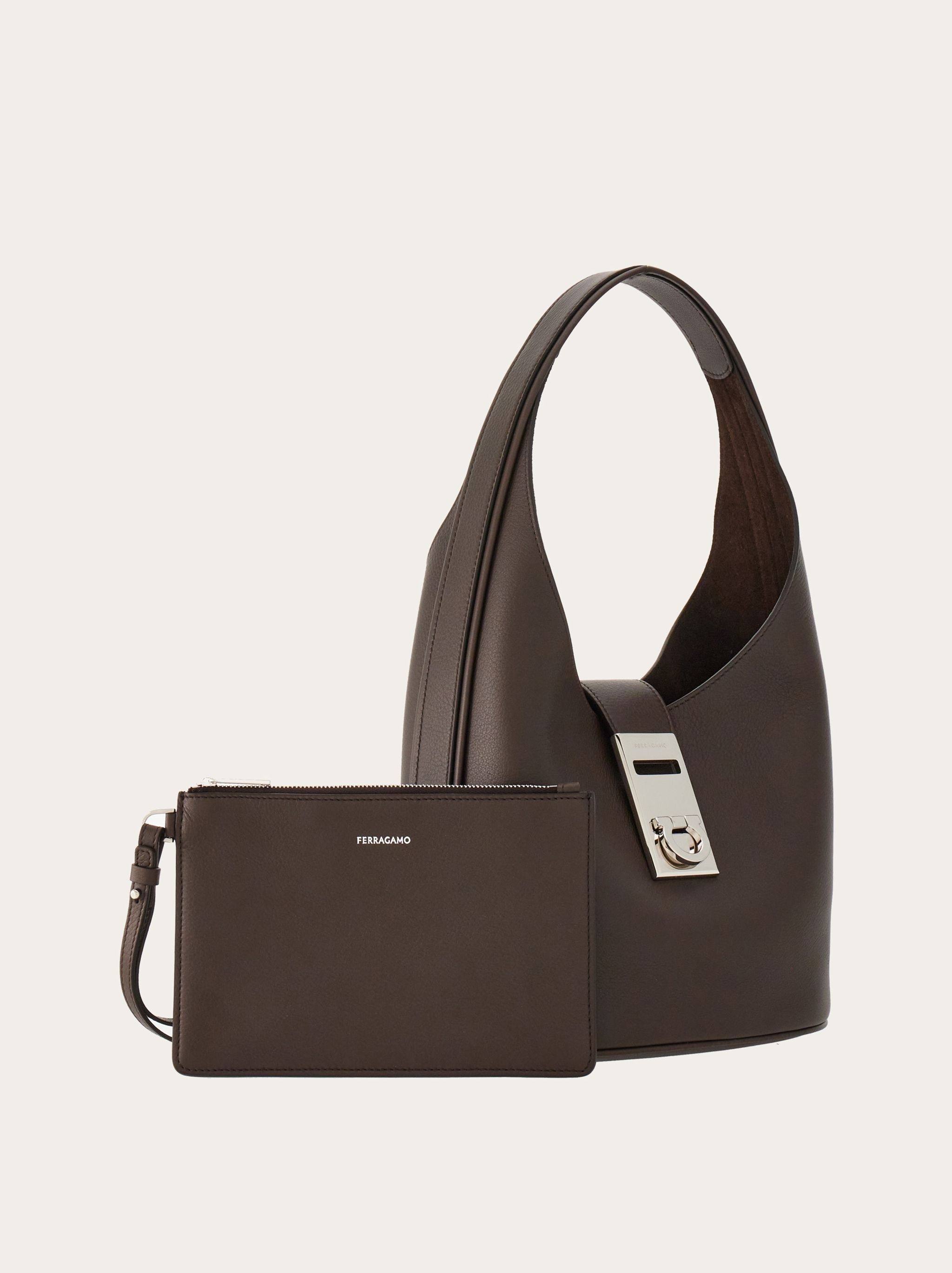 【SALVATORE FERRAGAMO】BUCKLE HOBO BAG FERRAGAMO Ferragamo Hobo bag with buckle (M) | REVERSIBLE