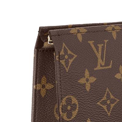 Louis Vuitton Toiletry Pouch 26 outlook
