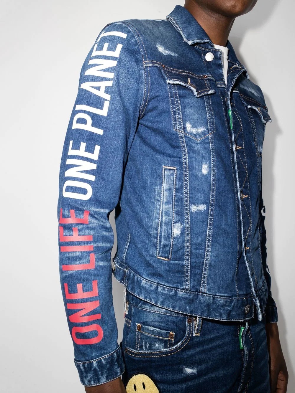 graphic-print denim jacket - 4