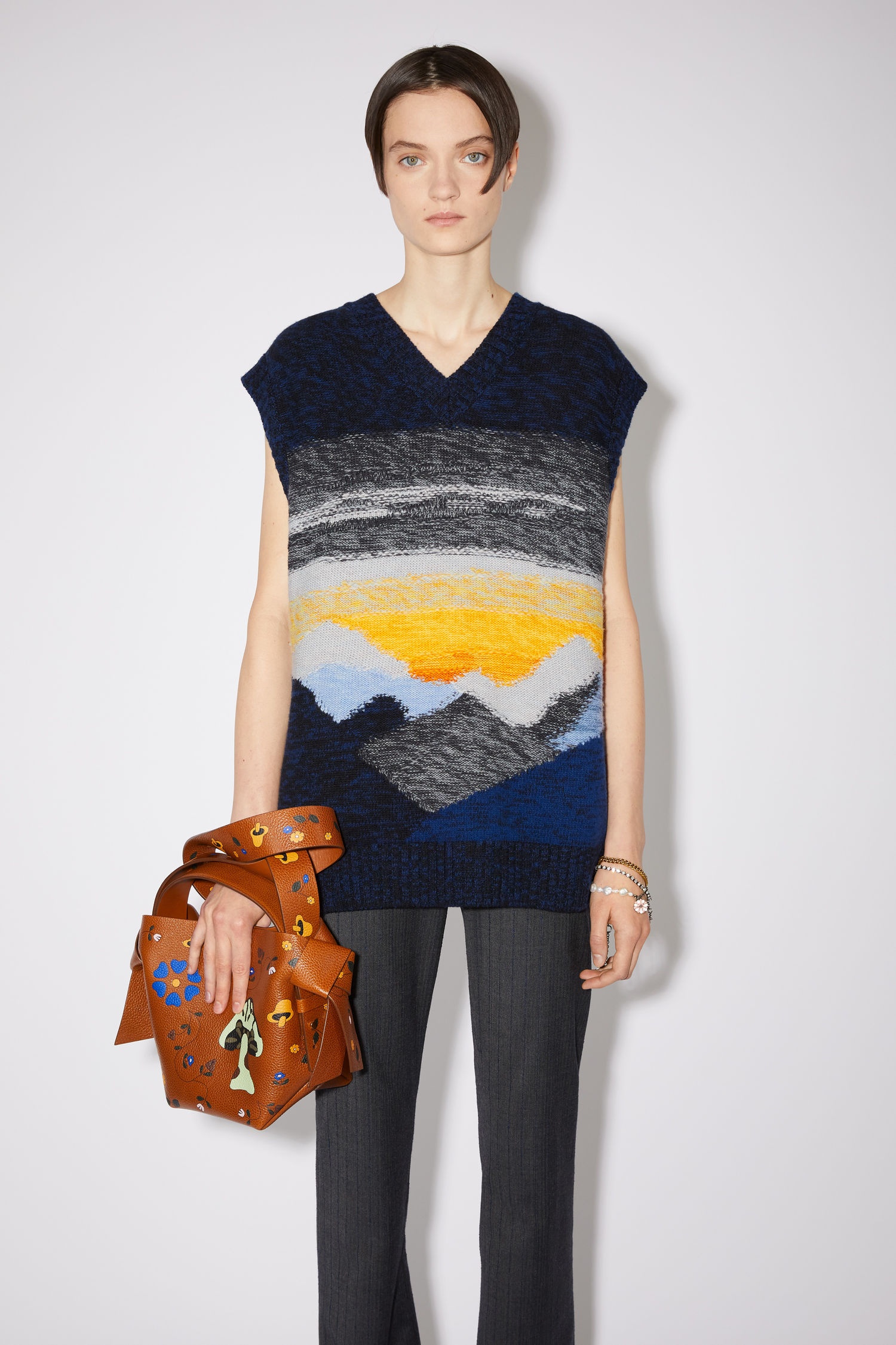 Wool sweater vest


 - Dark blue/multi - 2