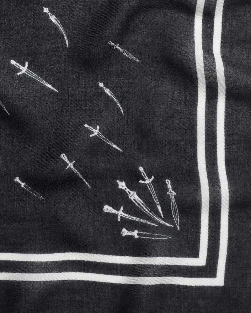 Dagger Cashmere Modal Scarf
Lightweight Scarf 3