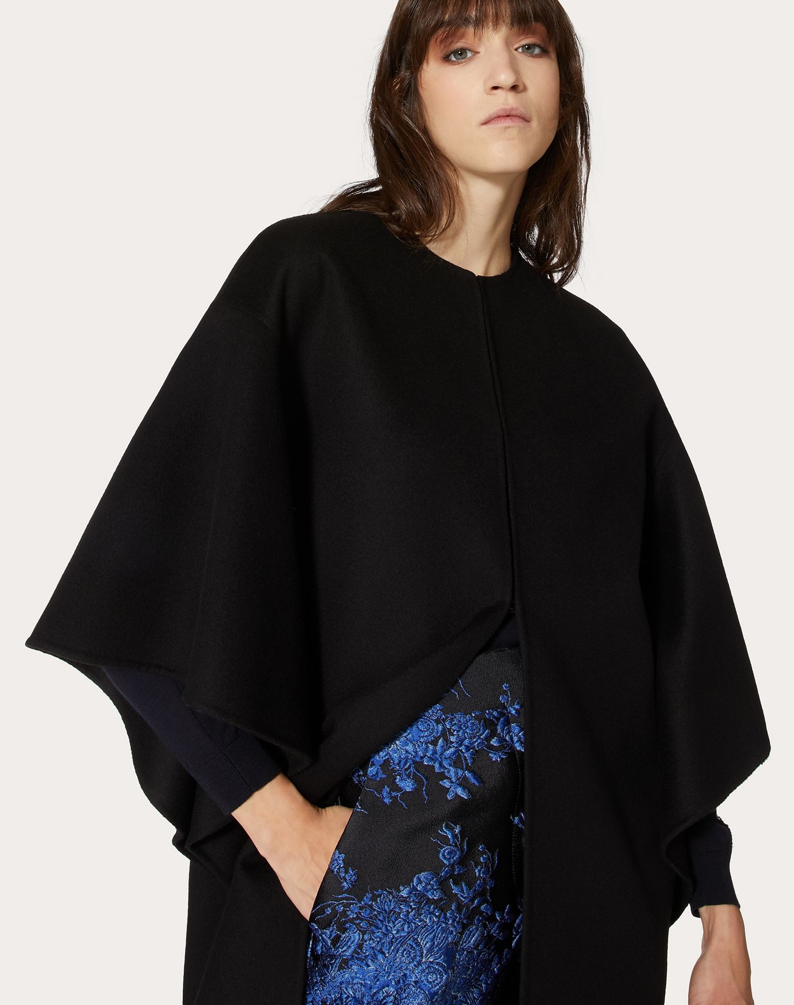 Double-Faced Compact Drap Cape - 5