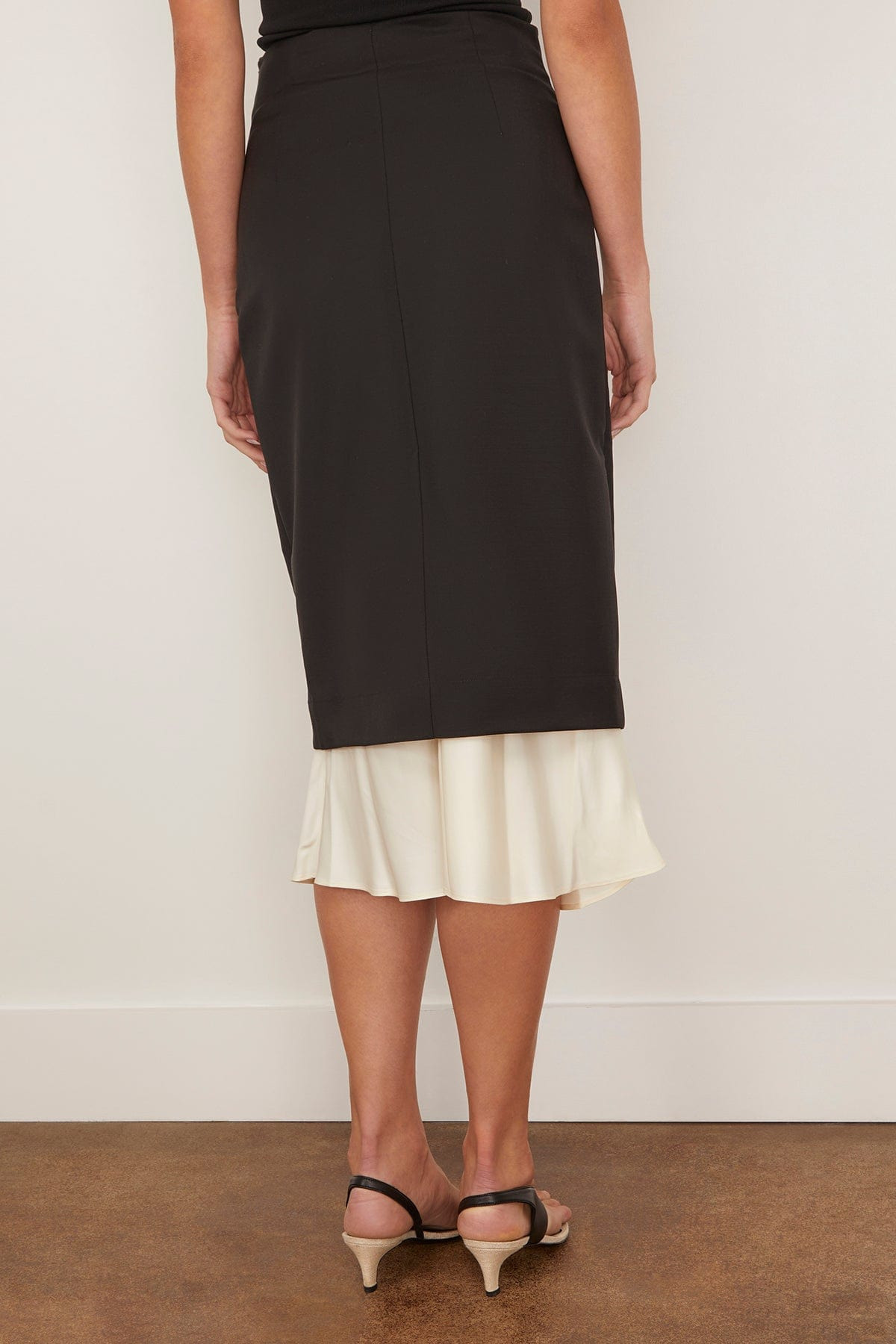 Contrast Upside-Down Skirt in Black - 4