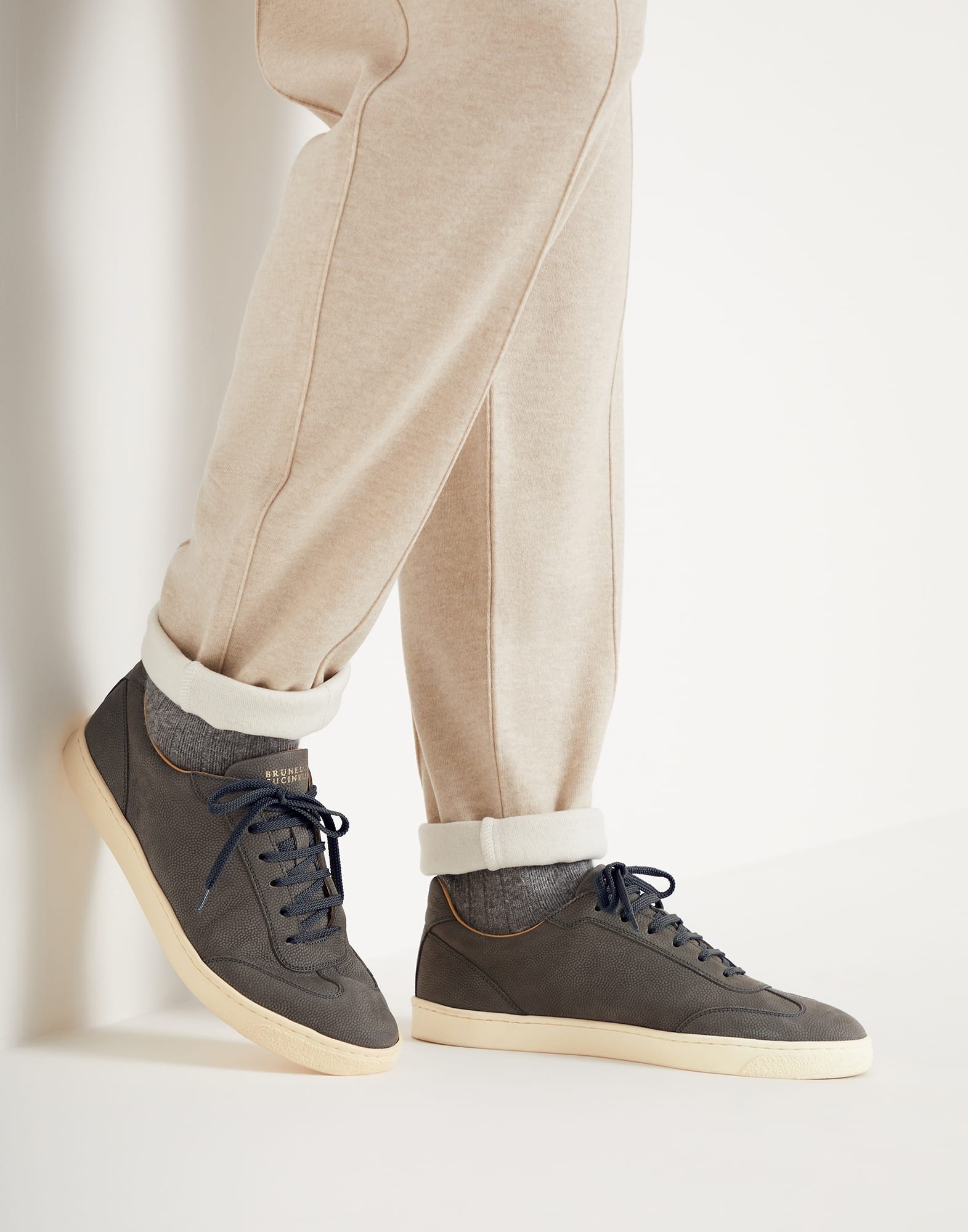 Texture nubuck sneakers with natural rubber sole - 4