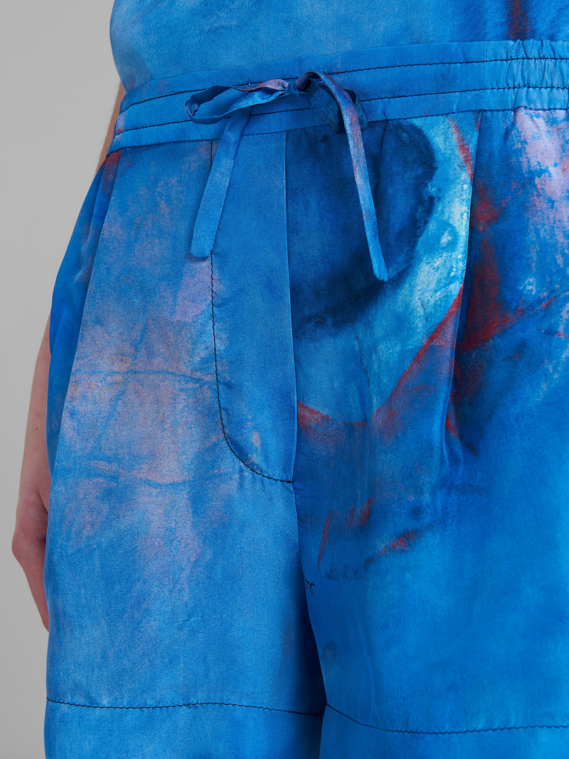 ELASTICATED SILK SHORTS WITH BUCHI BLU PRINT - 4