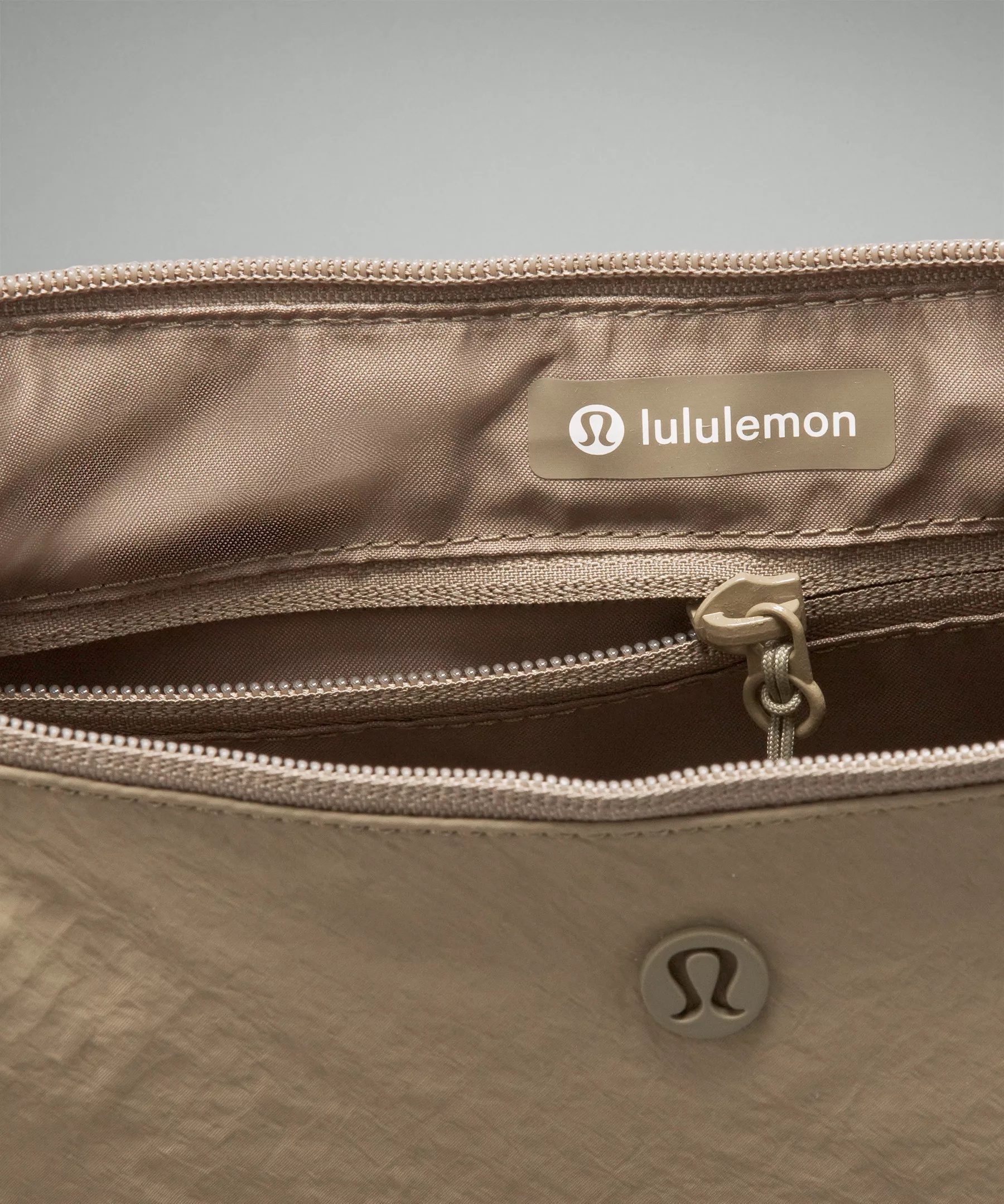 Slouchy Sling Bag 6L - 5