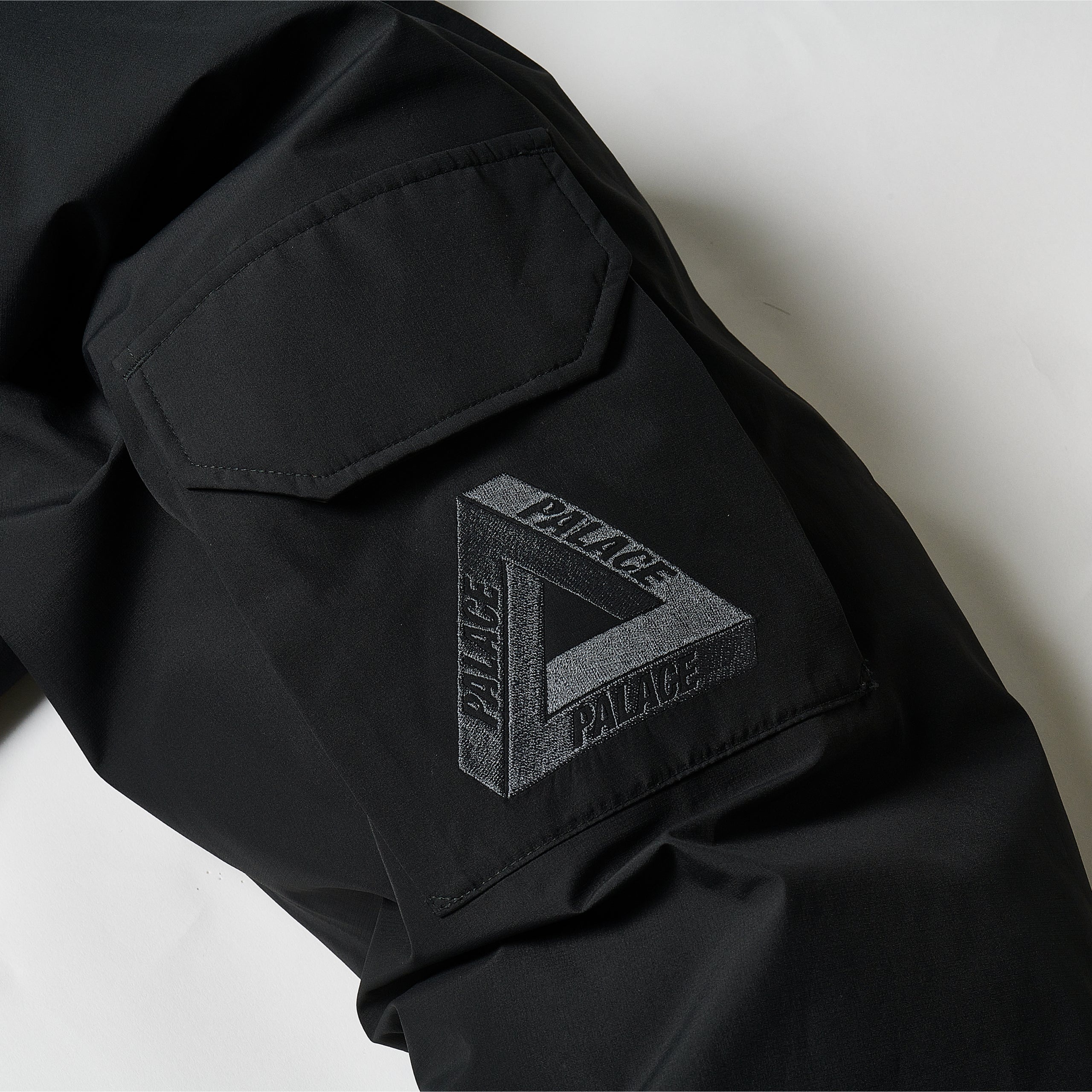 PALACE GORE-TEX CARGO DOWN PARKA BLACK - l8j5zn3n6lww | REVERSIBLE