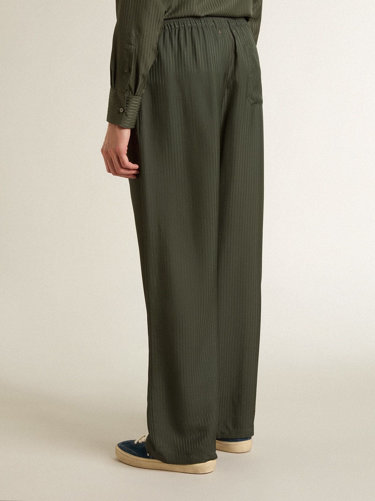 Men's dark green joggers with vertical stripes - 4