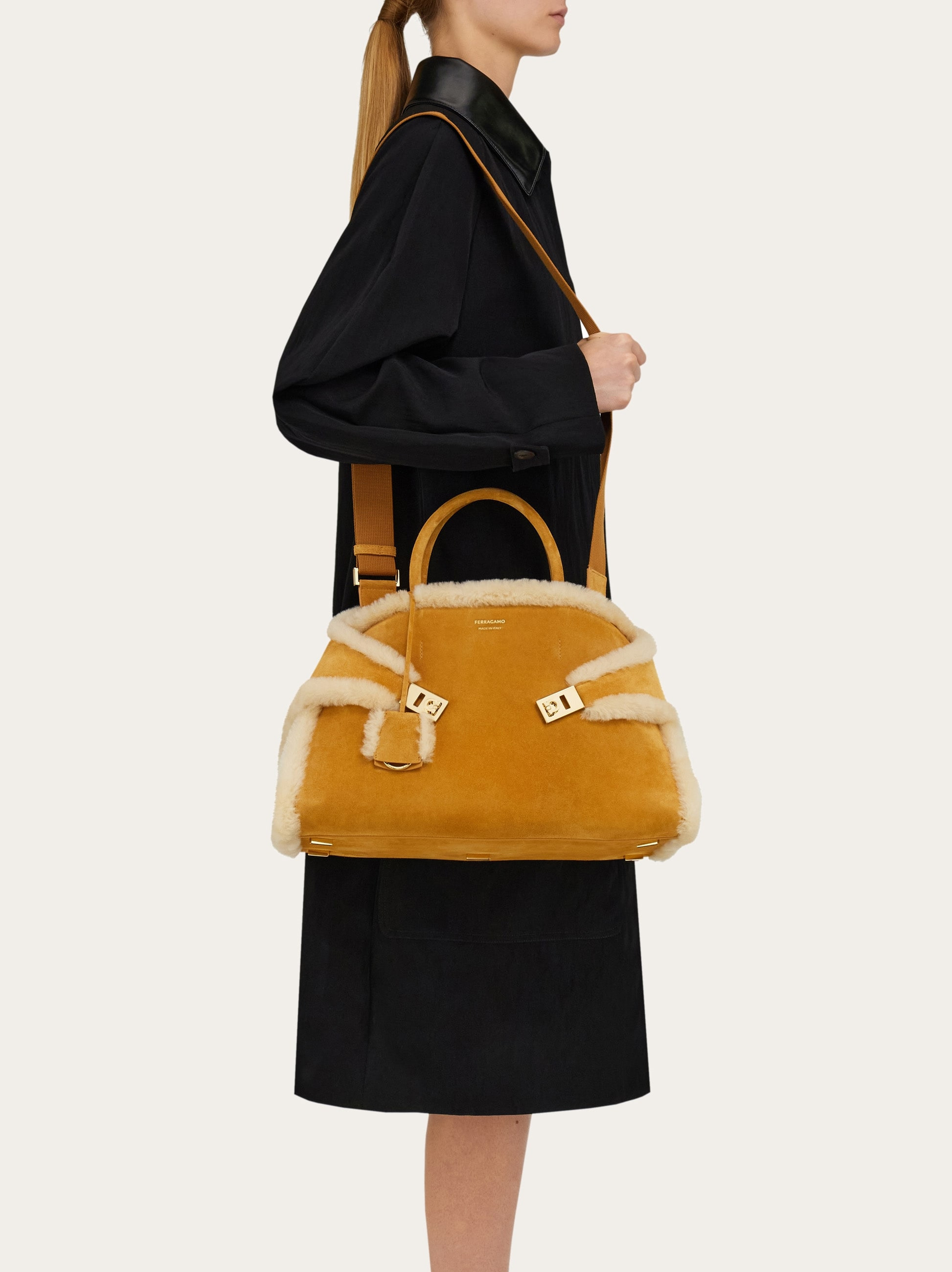 Hug handbag (M) - 3