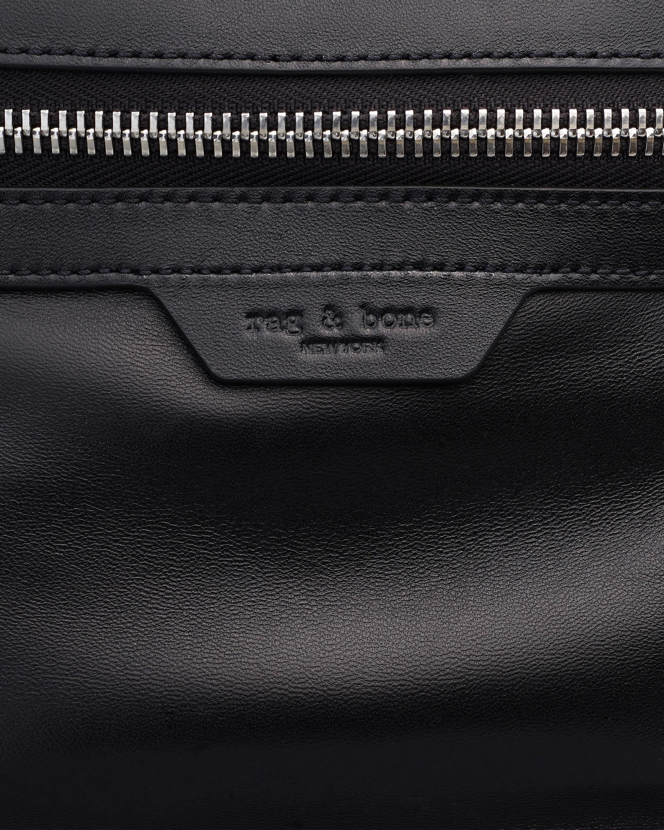 Commuter Fanny Pack - Leather
Small Fanny Pack - 5