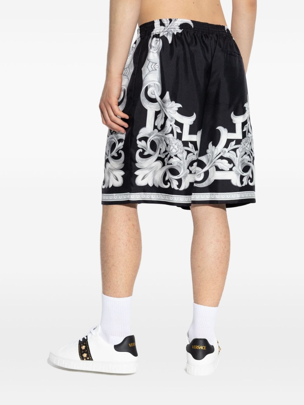 Barocco-print silk shorts - 4