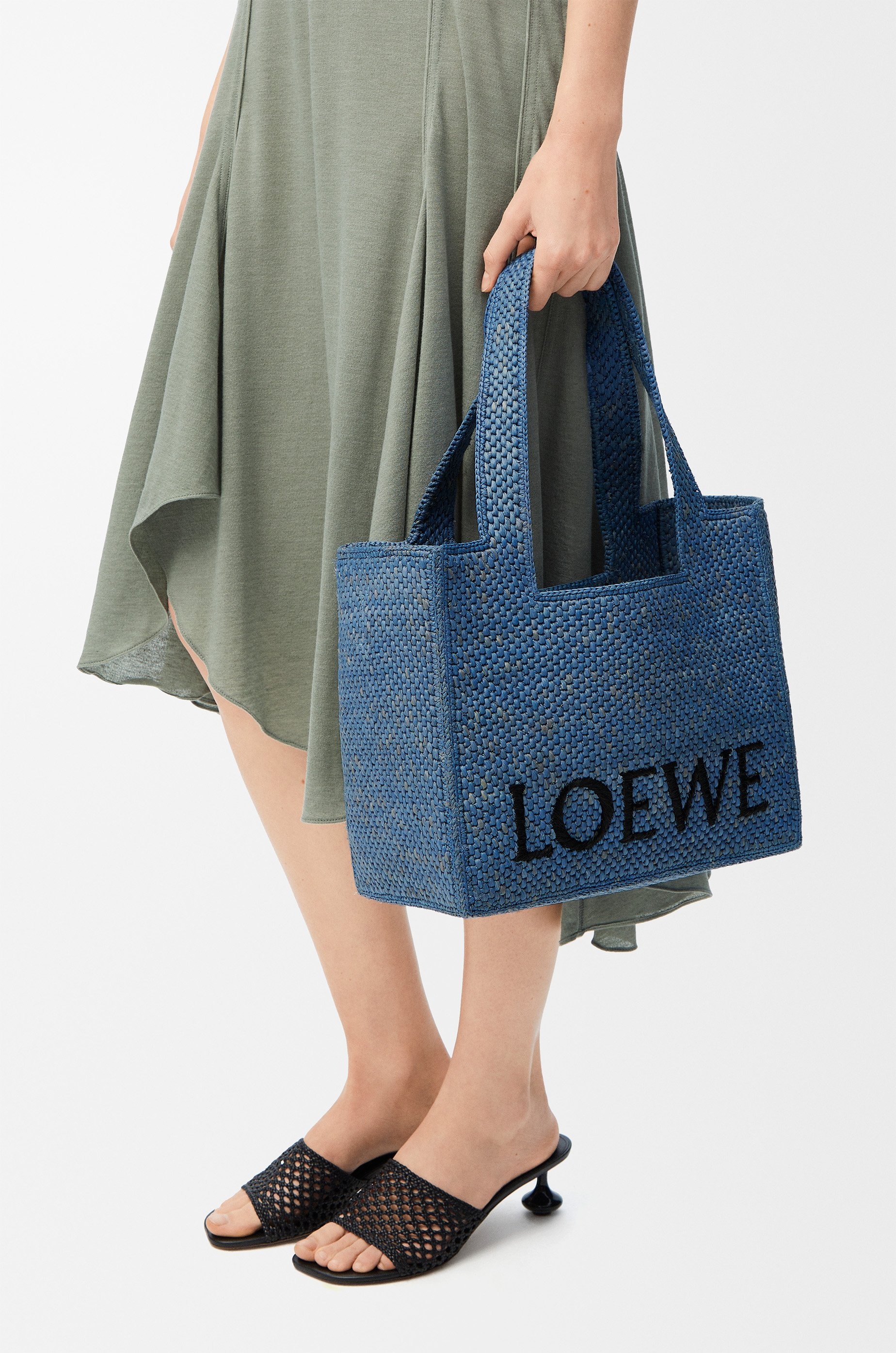 Medium LOEWE Font tote in raffia - 2