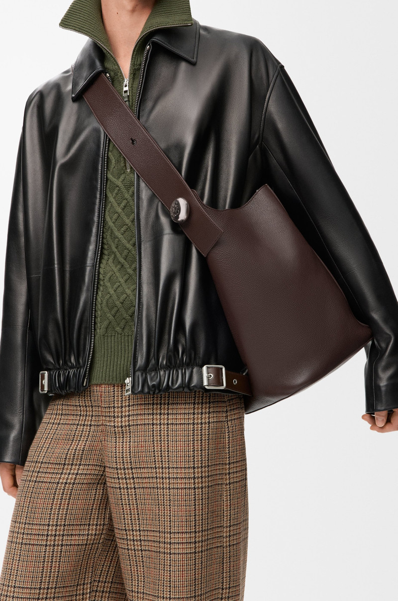 Loewe Large Pebble bucket in supple grained calfskin outlook