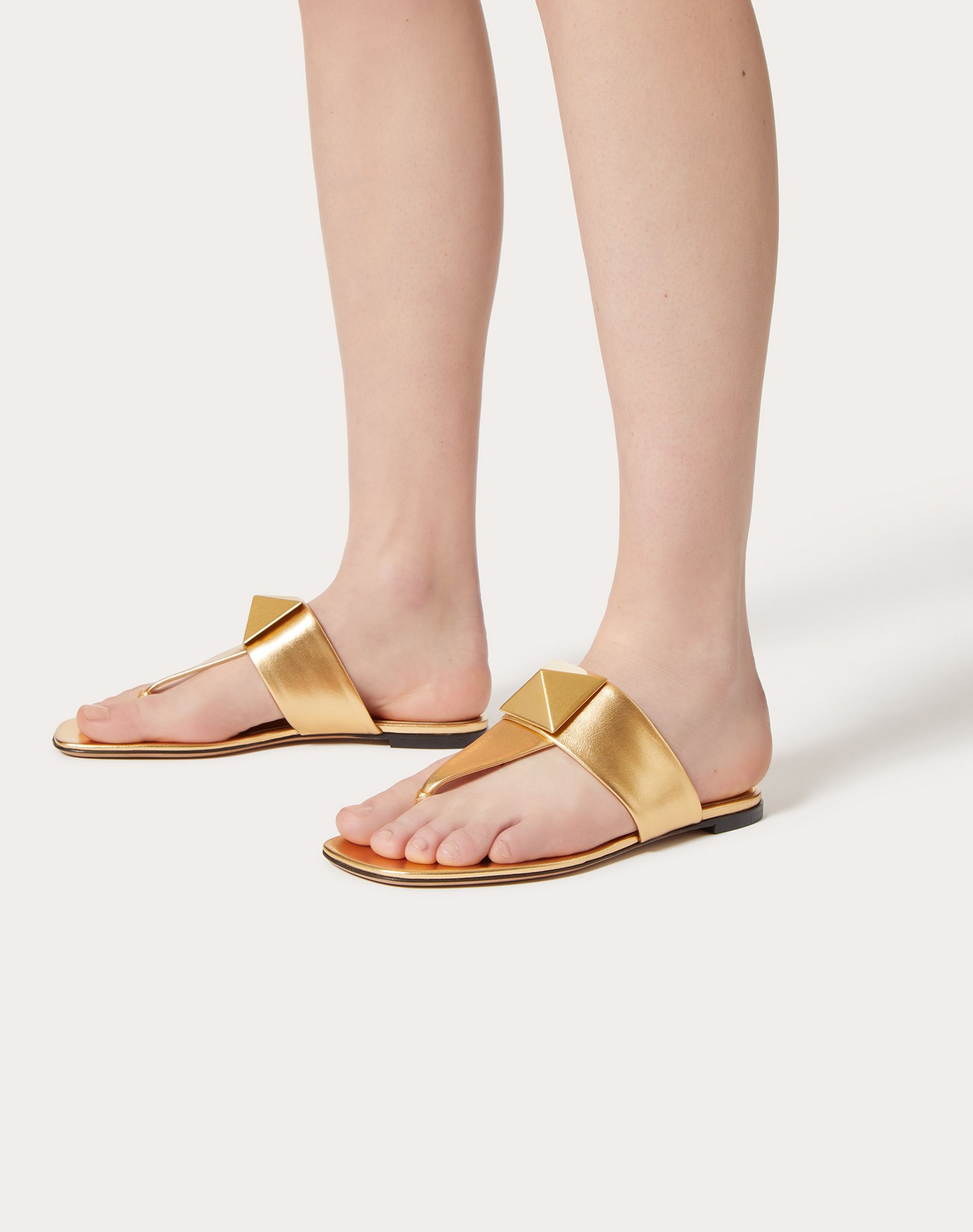 ONE STUD METALLIC NAPPA FLAT THONG SANDAL - 6