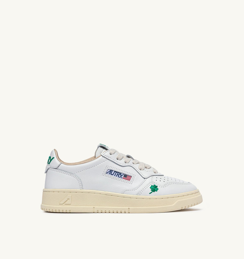 MEDALIST LOW ‘CLOVER’ SNEAKERS IN WHITE AND AMAZON LEATHER 1