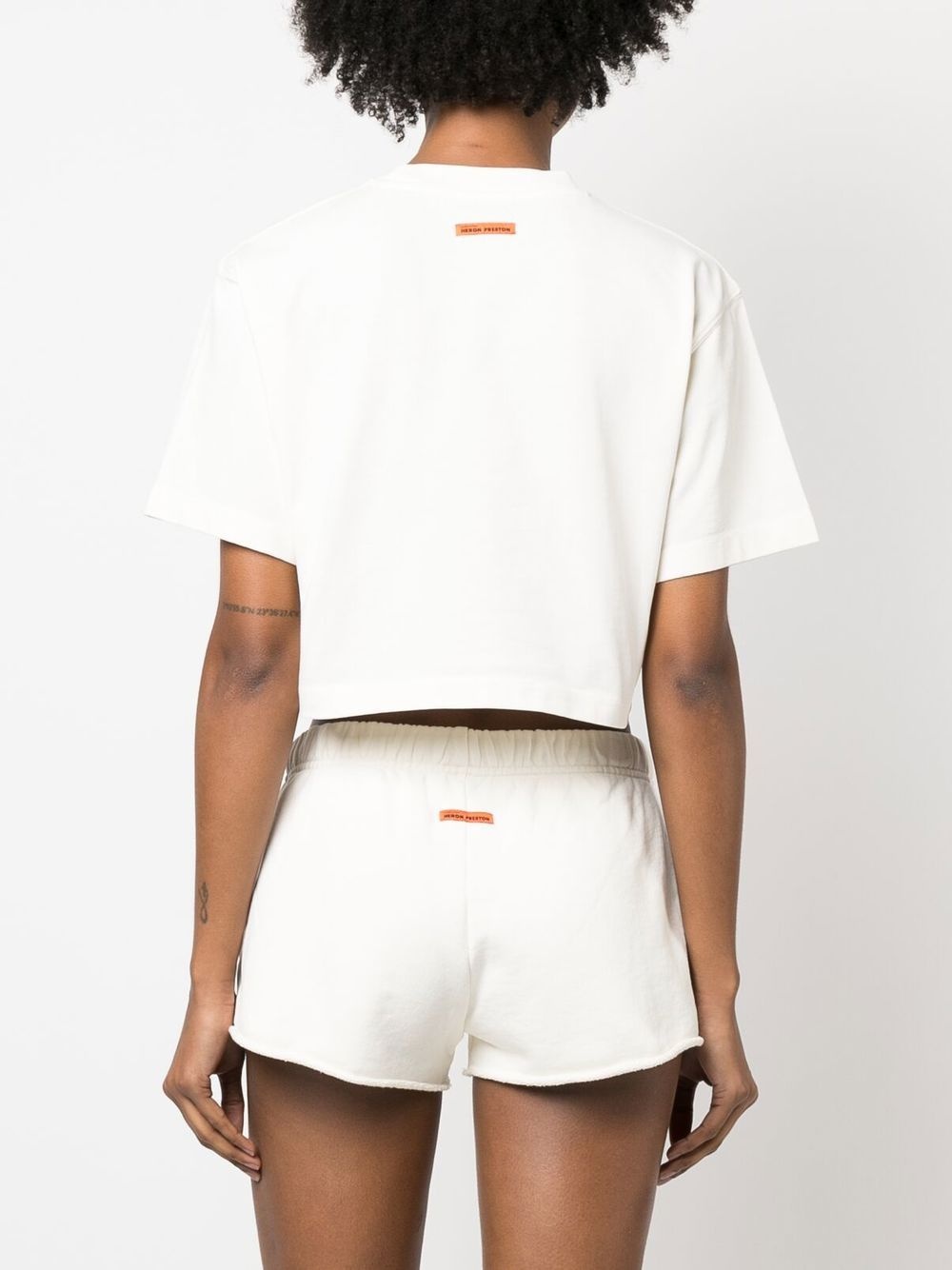 embroidered-logo cropped T-shirt - 4