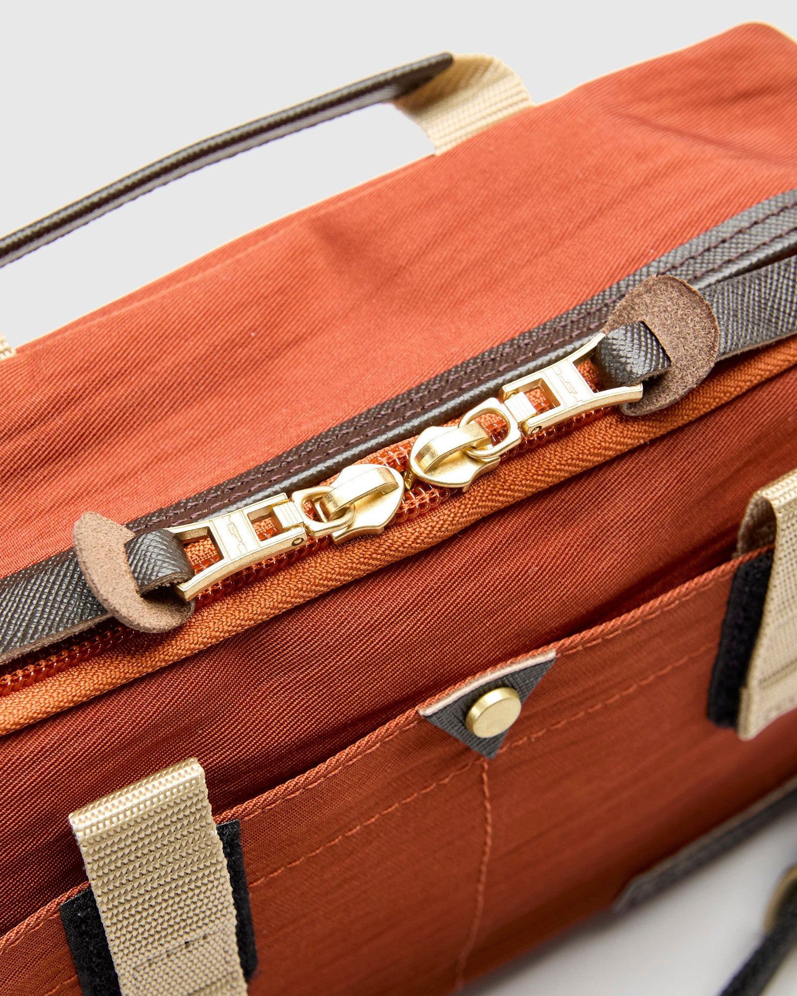 Link Shoulder Bag v2 in Orange - 4