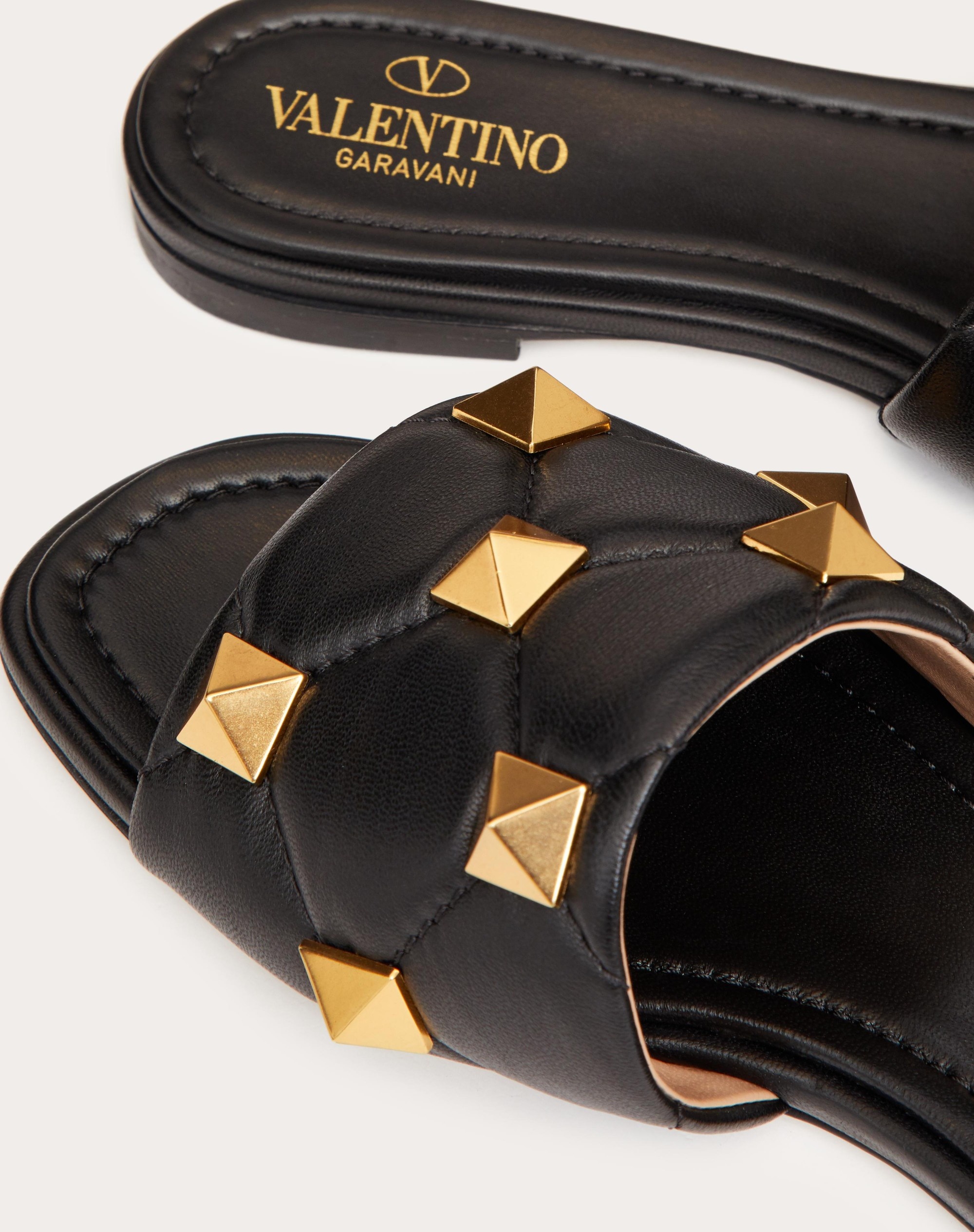 サンダル・ミュール VALENTINO GARAVANI Black Nappa Leather Roman Stud Slippers Roman Stud leather slides in black - Valentino Garavani