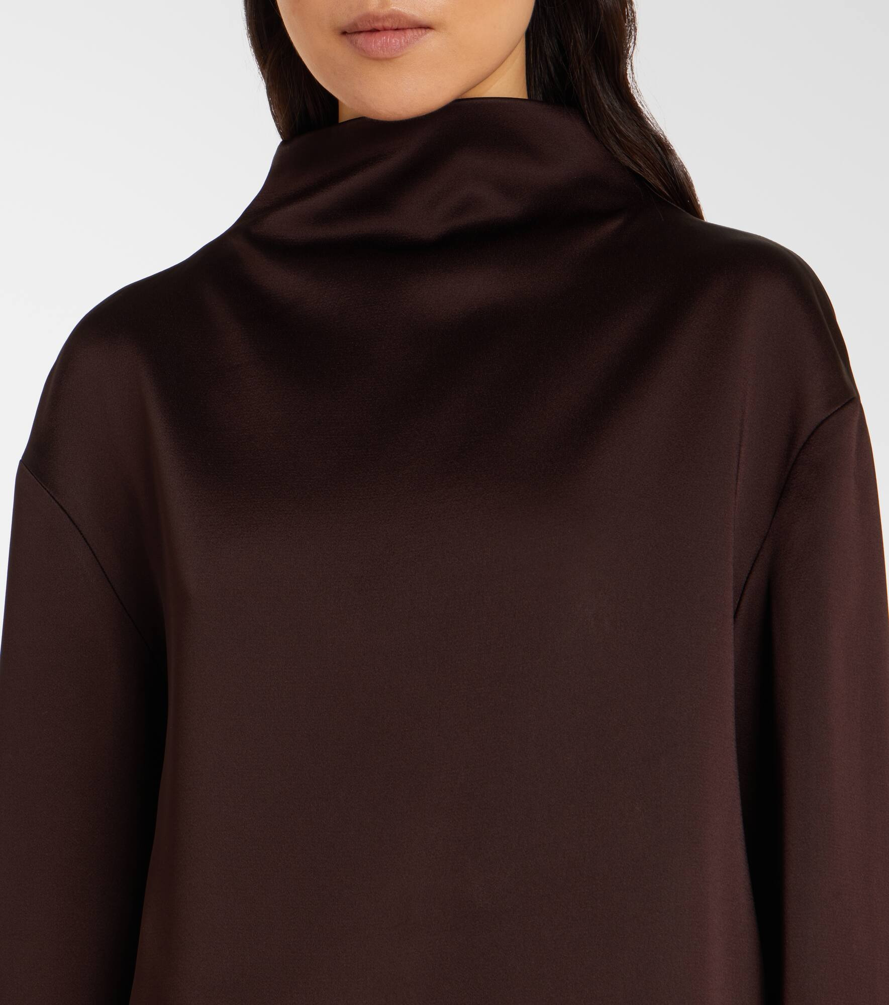 Crêpe satin gown - 4