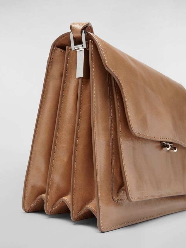 TRUNK SOFT LARGE SHOULDER BAG IN BEIGE SHINY CALF LEATHER - 5
