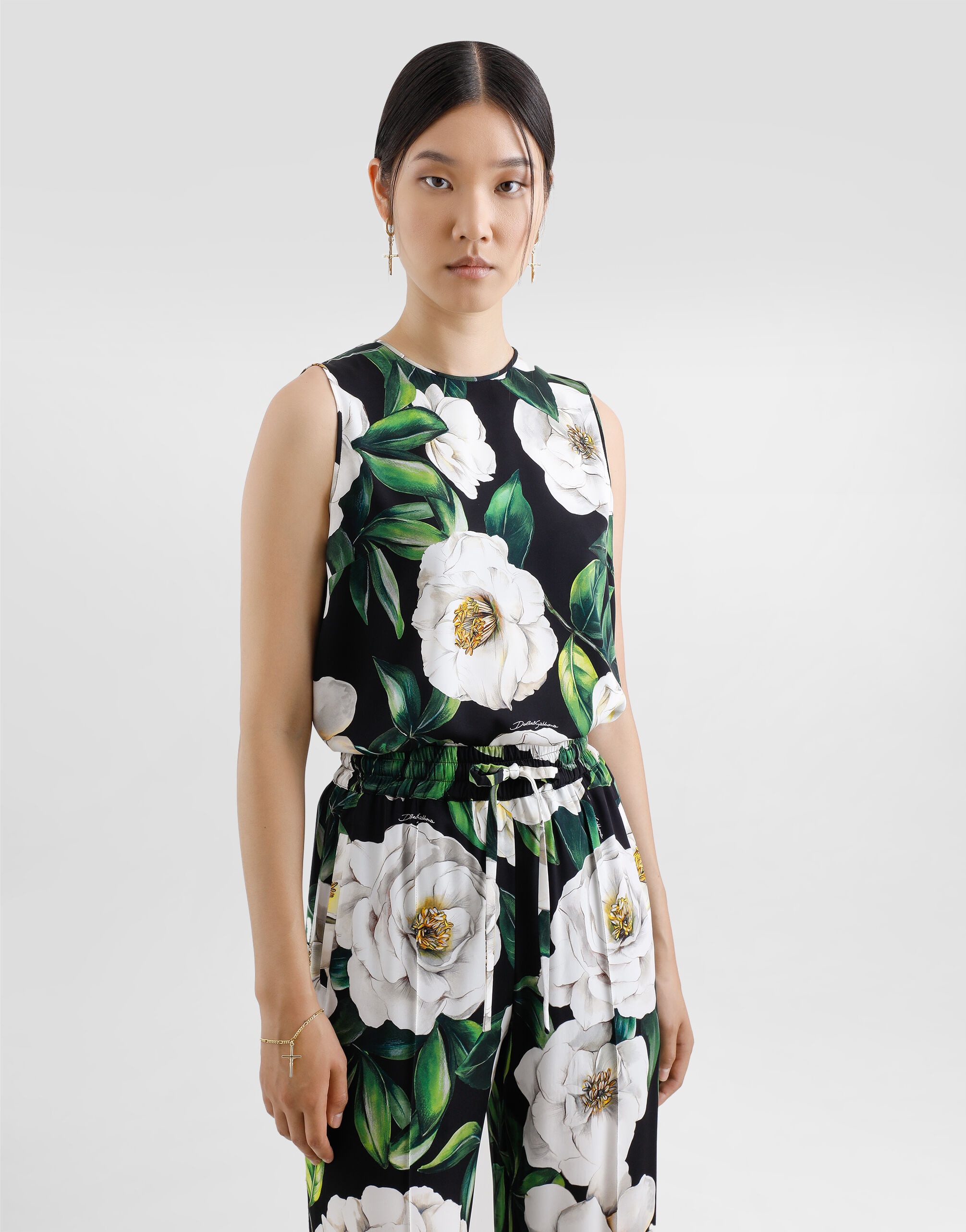 Sleeveless charmeuse top with gardenia print - 4