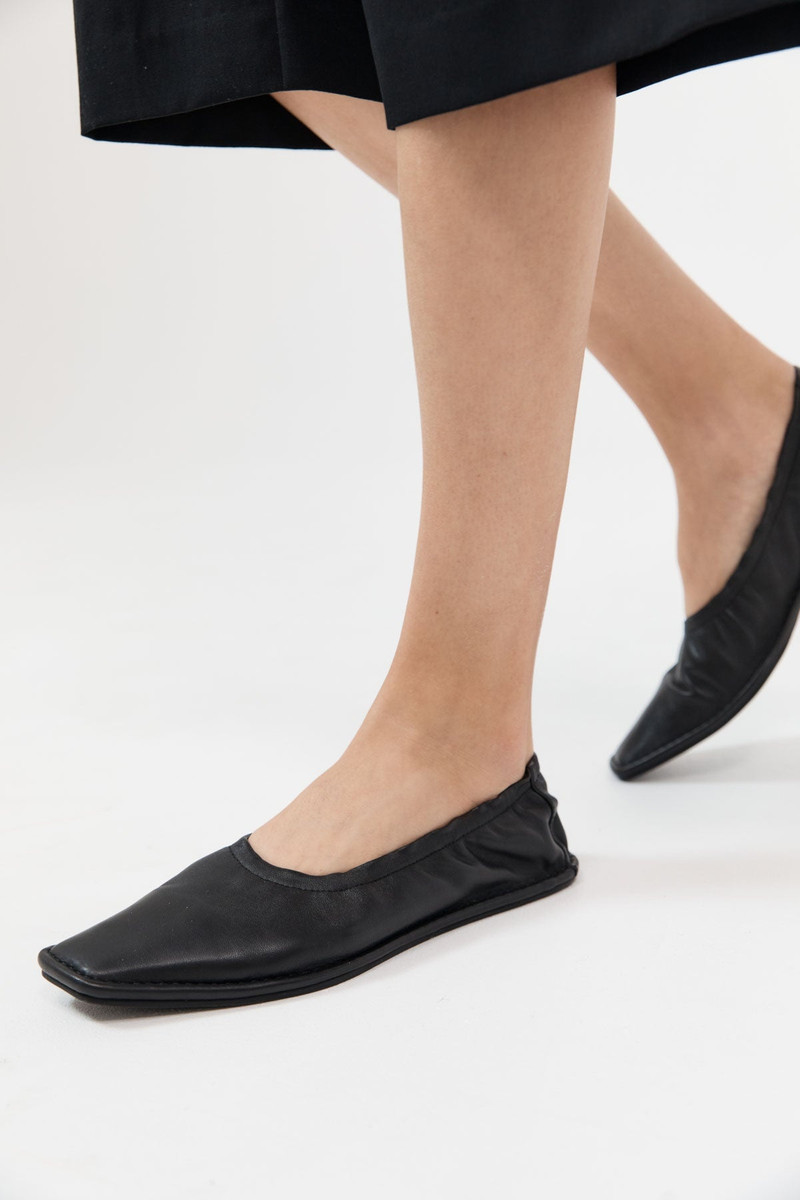 ST. AGNI Soft Gathered Flats - Black outlook
