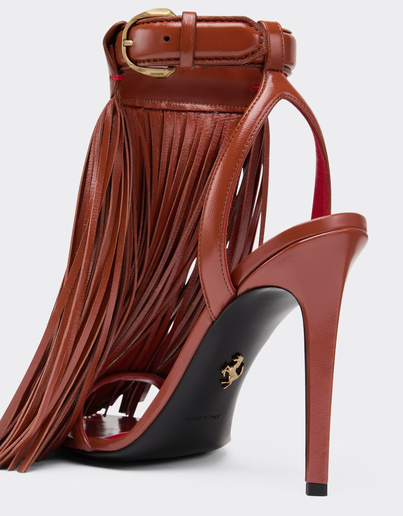 Leather sandals with fringing 5