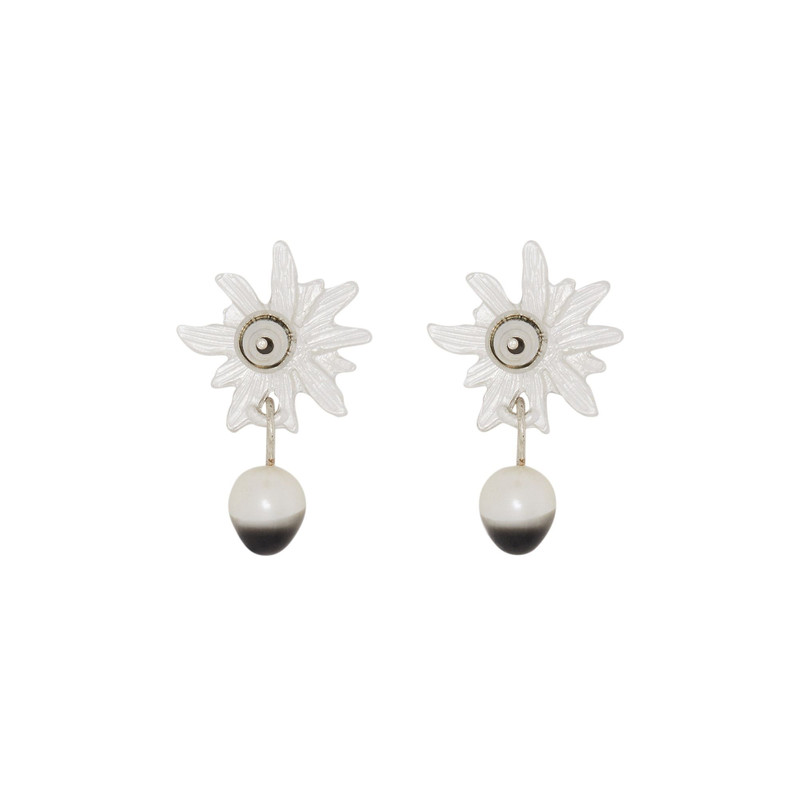 OTTOLINGER Ottolinger Dipped Edleweiss Earring 'Black' outlook