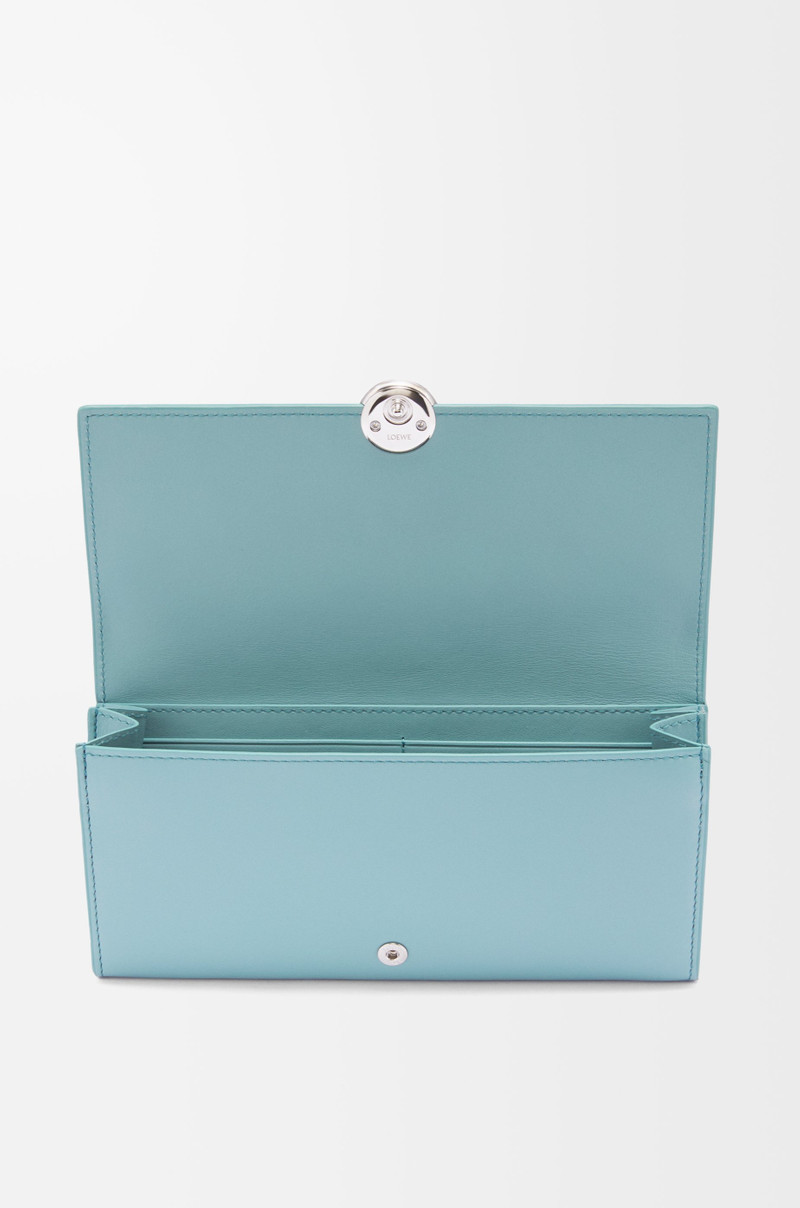 Loewe Pebble continental wallet in shiny nappa calfskin outlook