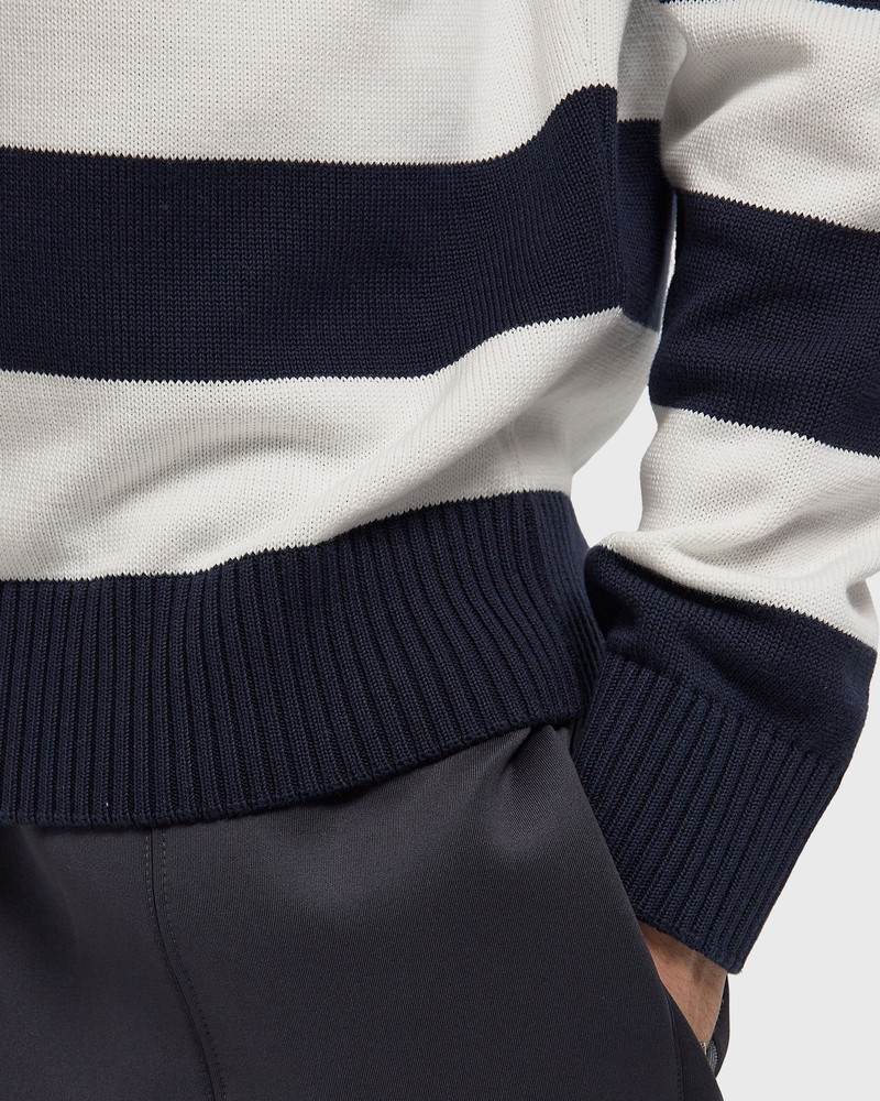 SWEATER 4