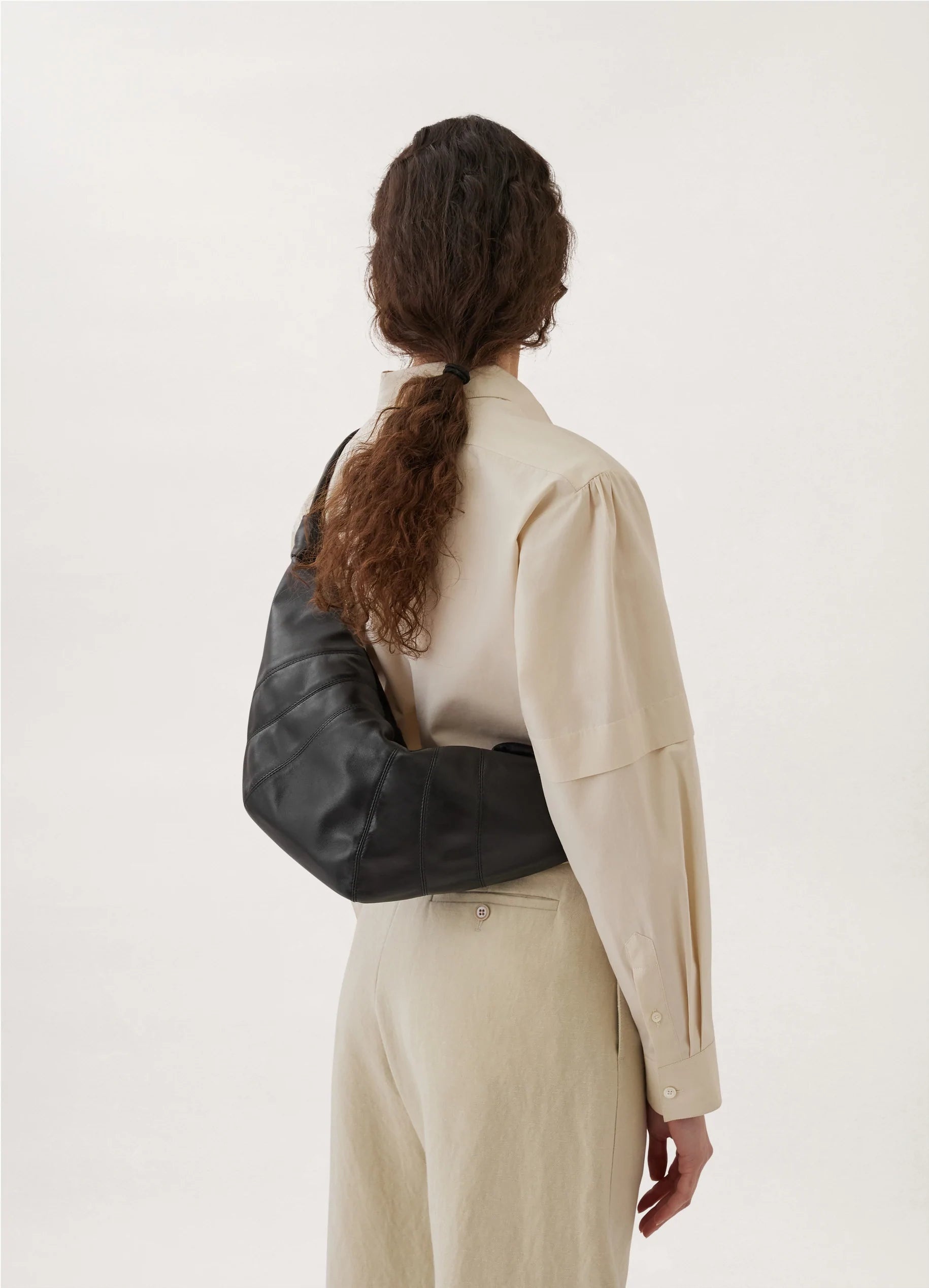 MEDIUM CROISSANT BAG
SOFT NAPPA LEAT - 6