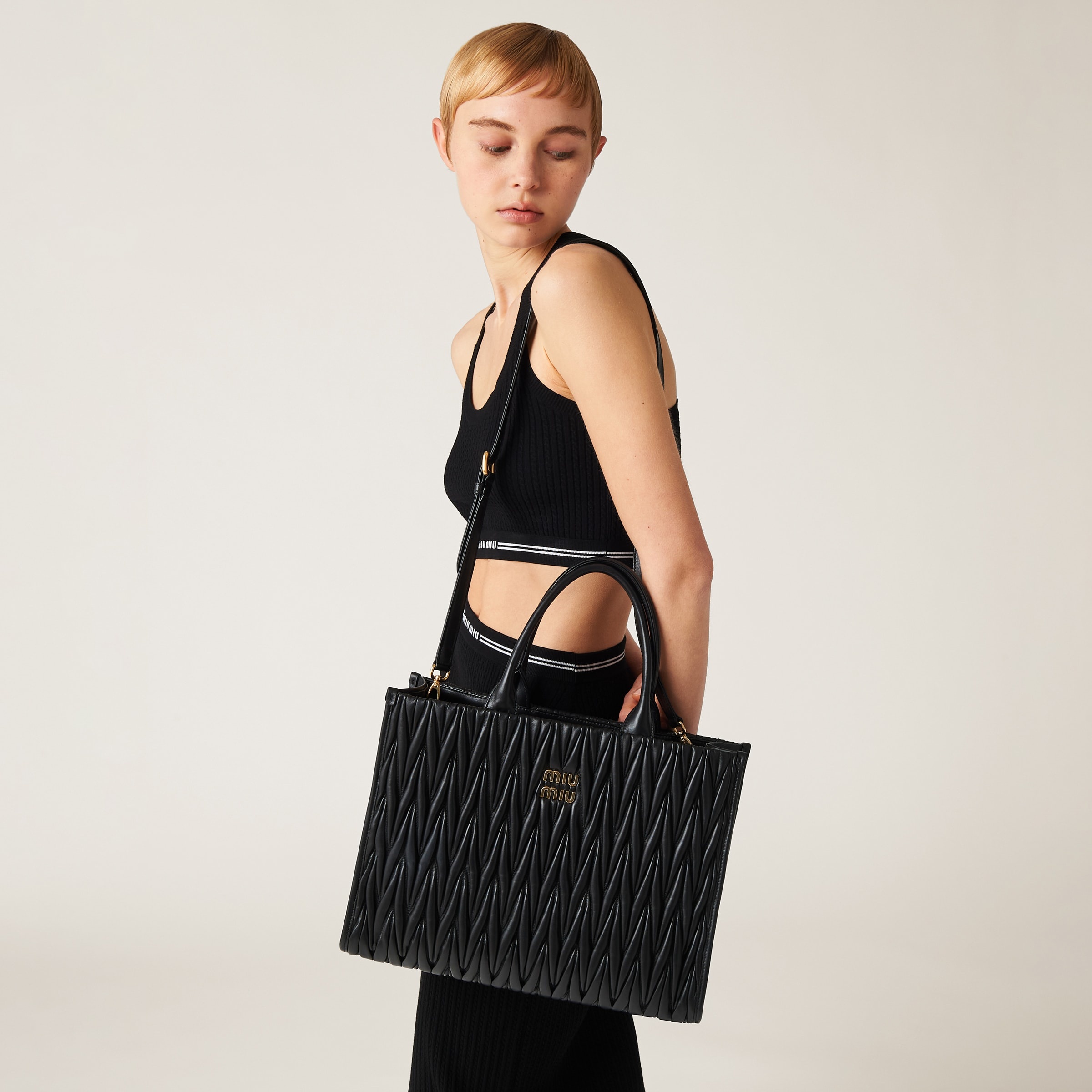 トートバッグ MIU MIU Matelasse Nappa Leather Tote Miu Miu Matelassé nappa leather tote | REVERSIBLE