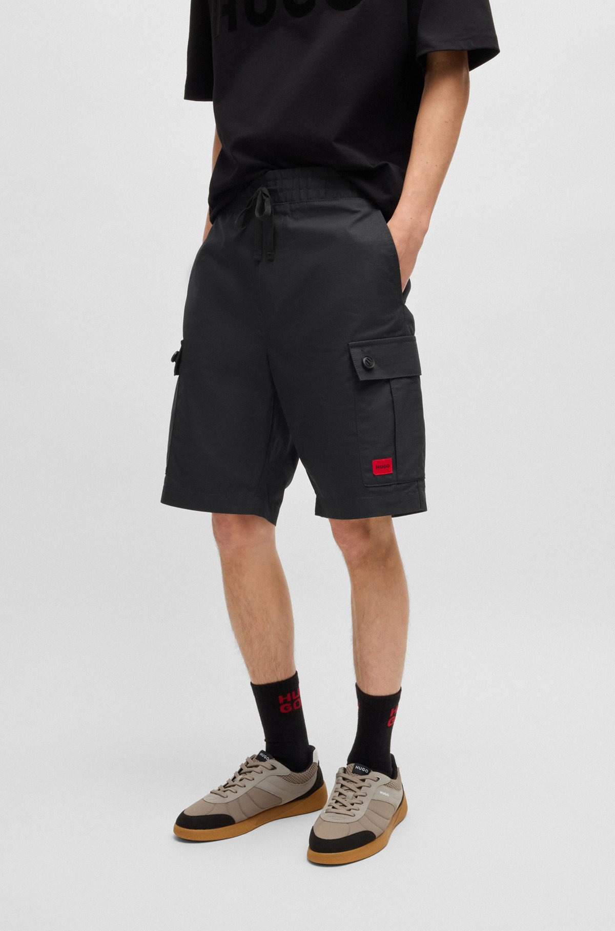 STRUCTURED-COTTON SHORTS WITH RED LOGO LABEL - 2