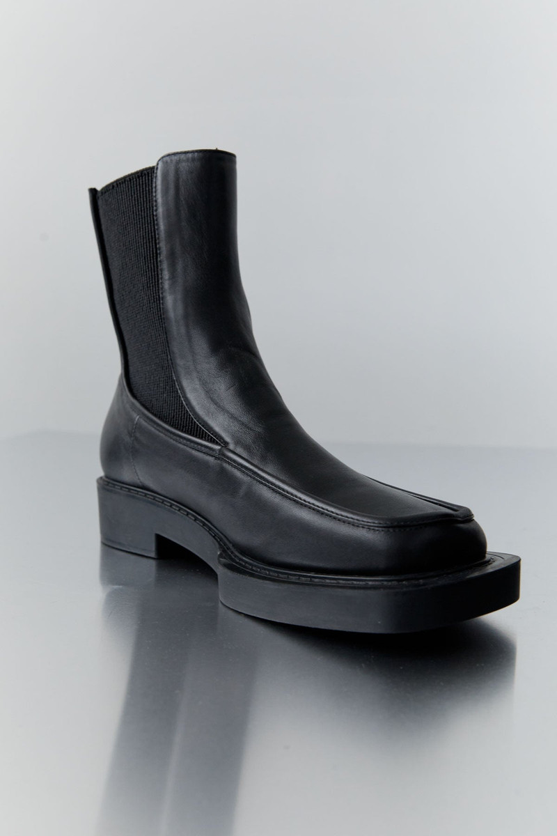 ST. AGNI Square Boot - Black outlook