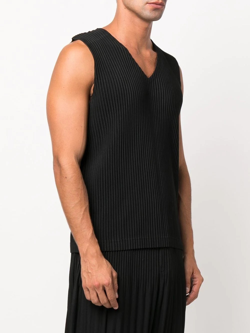 fully-pleated V-neck vest - 3