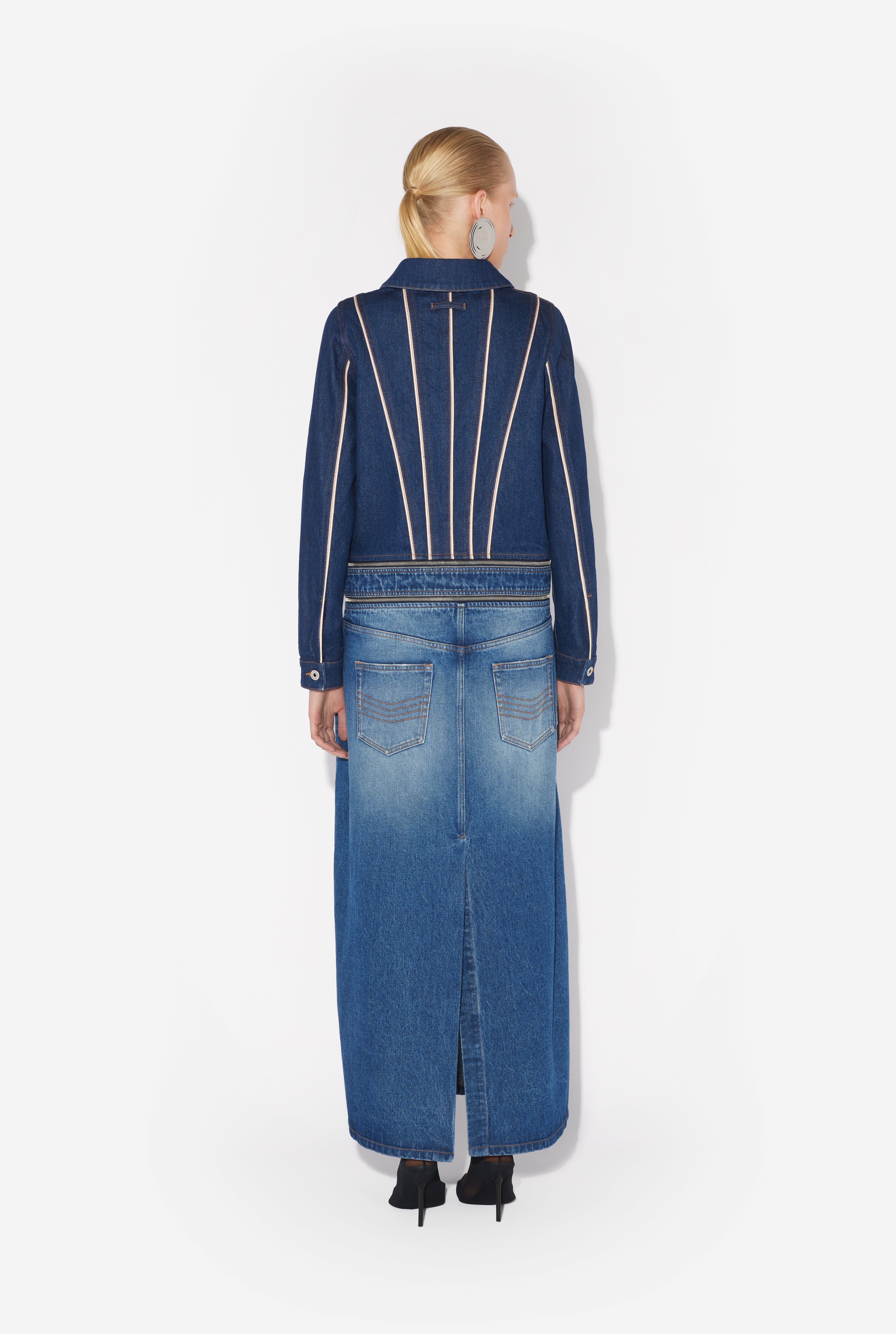 THE TWO-WAYS-TO-WEAR DENIM COAT - 2