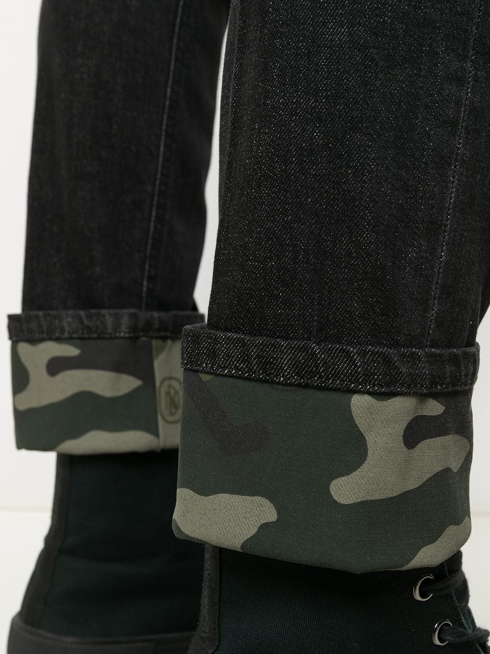 camouflage-detail cropped jeans - 5