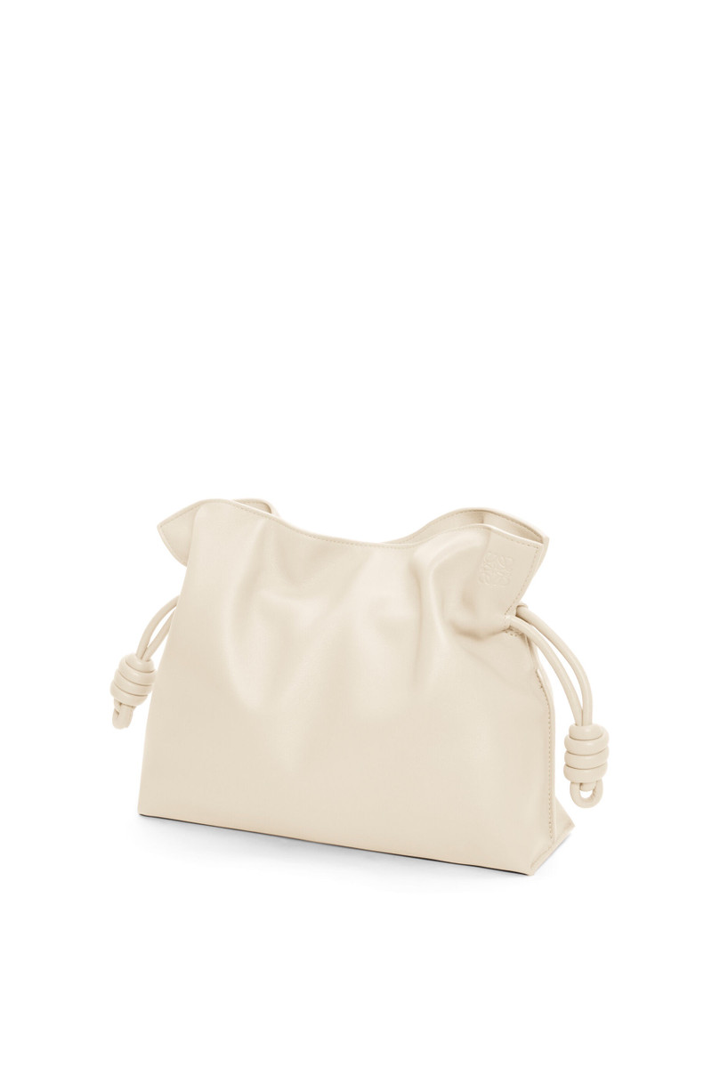 Flamenco clutch in nappa calfskin & Donut chain in resin 4