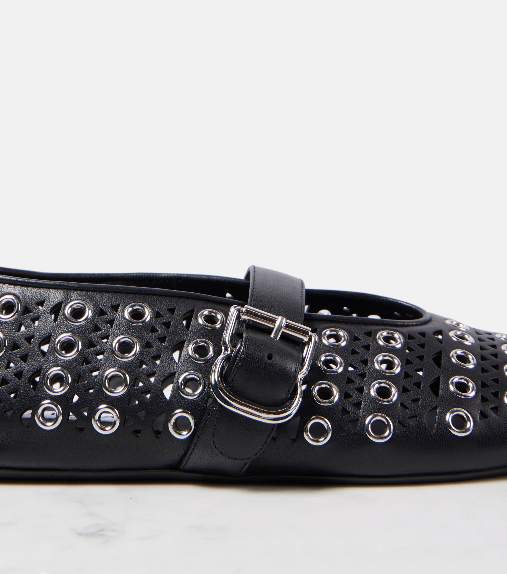 Eyelets leather ballet flats - 5