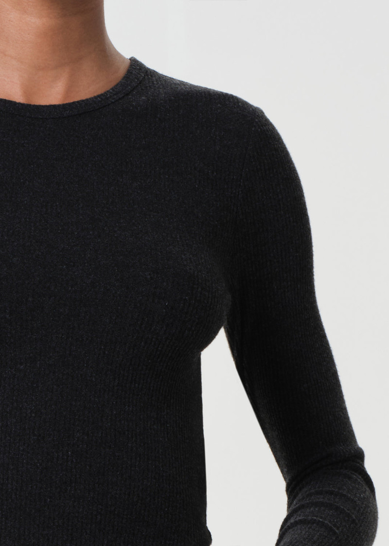 NEEMA TEE IN KATNISS 5