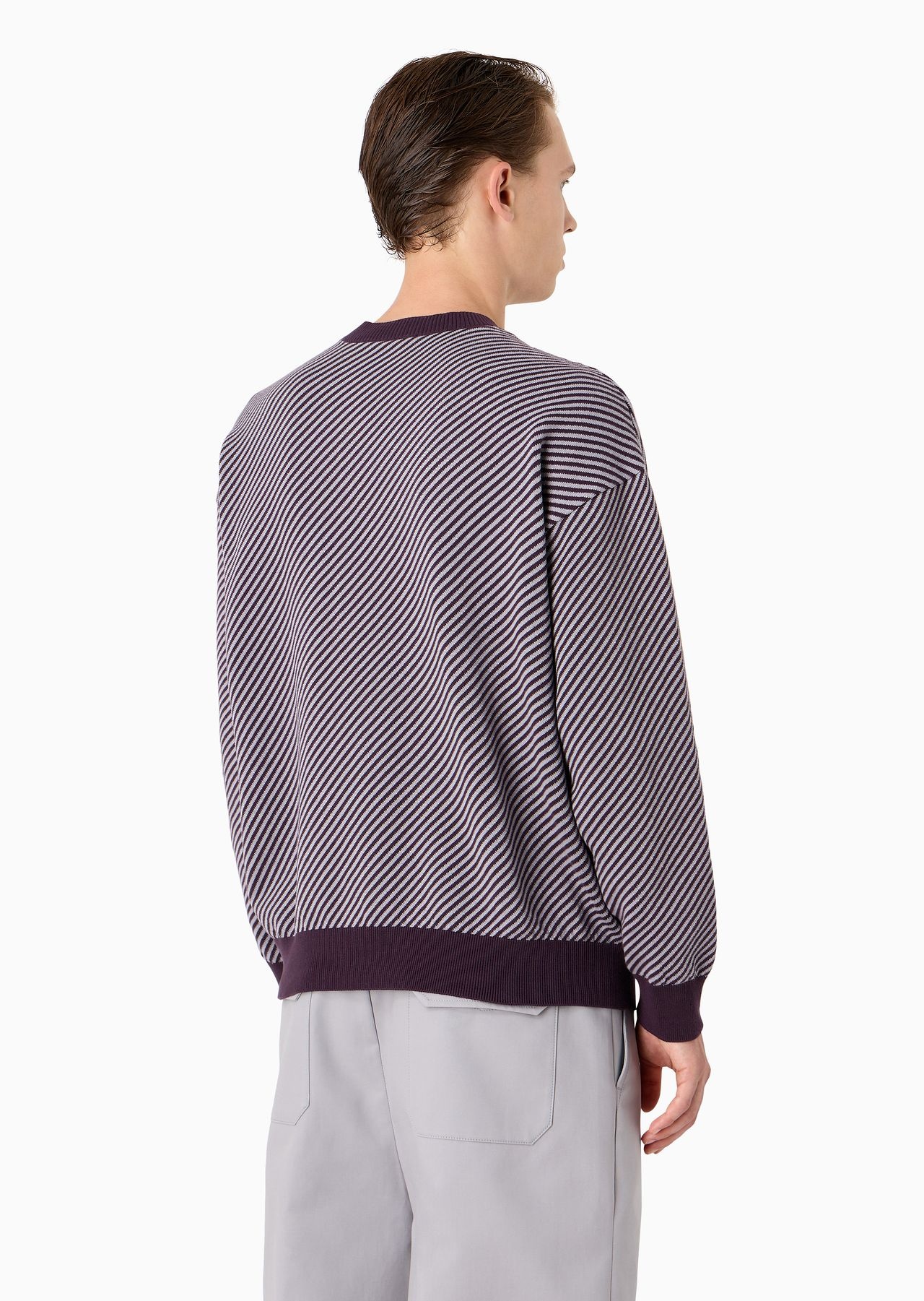 Two-toned jumper with diagonal jacquard stripes - 3