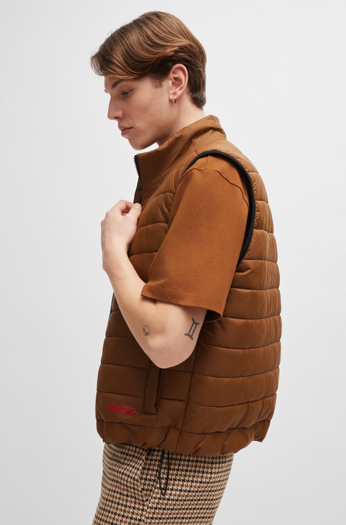 WATER-REPELLENT SLIM-FIT GILET WITH LOGO DETAIL - 6