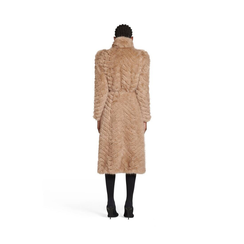 Round Shoulder Fitted Coat in Beige 4