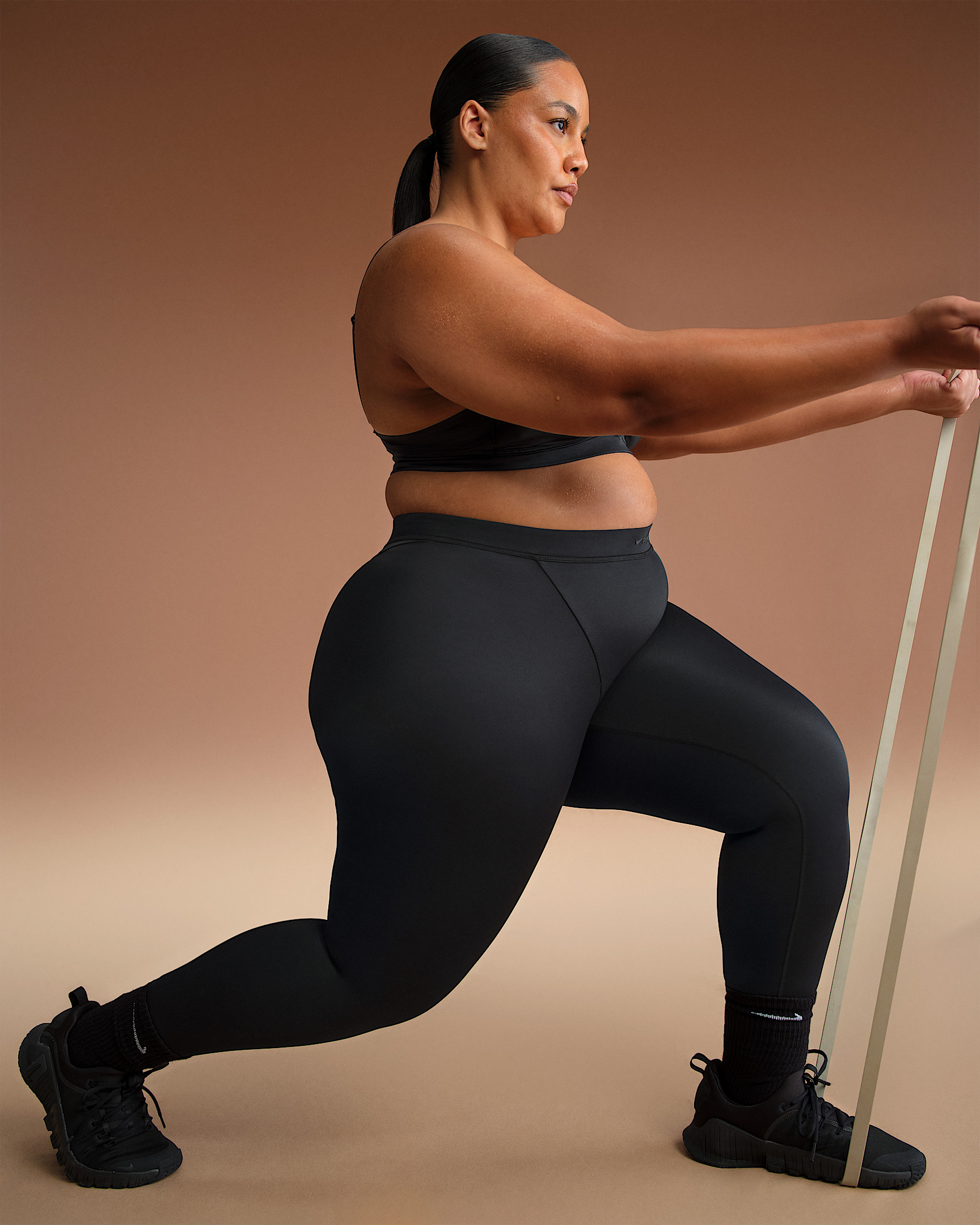 NikeSKIMS Shine Women's High-Waisted V-Panel 26" Leggings - 9