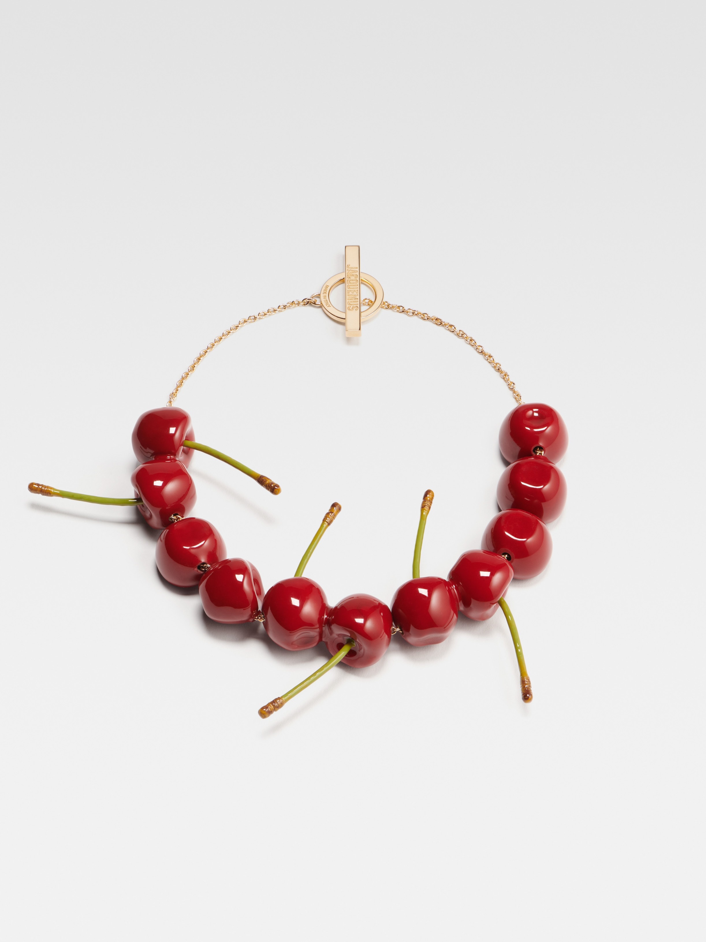 Le collier cerise - 3